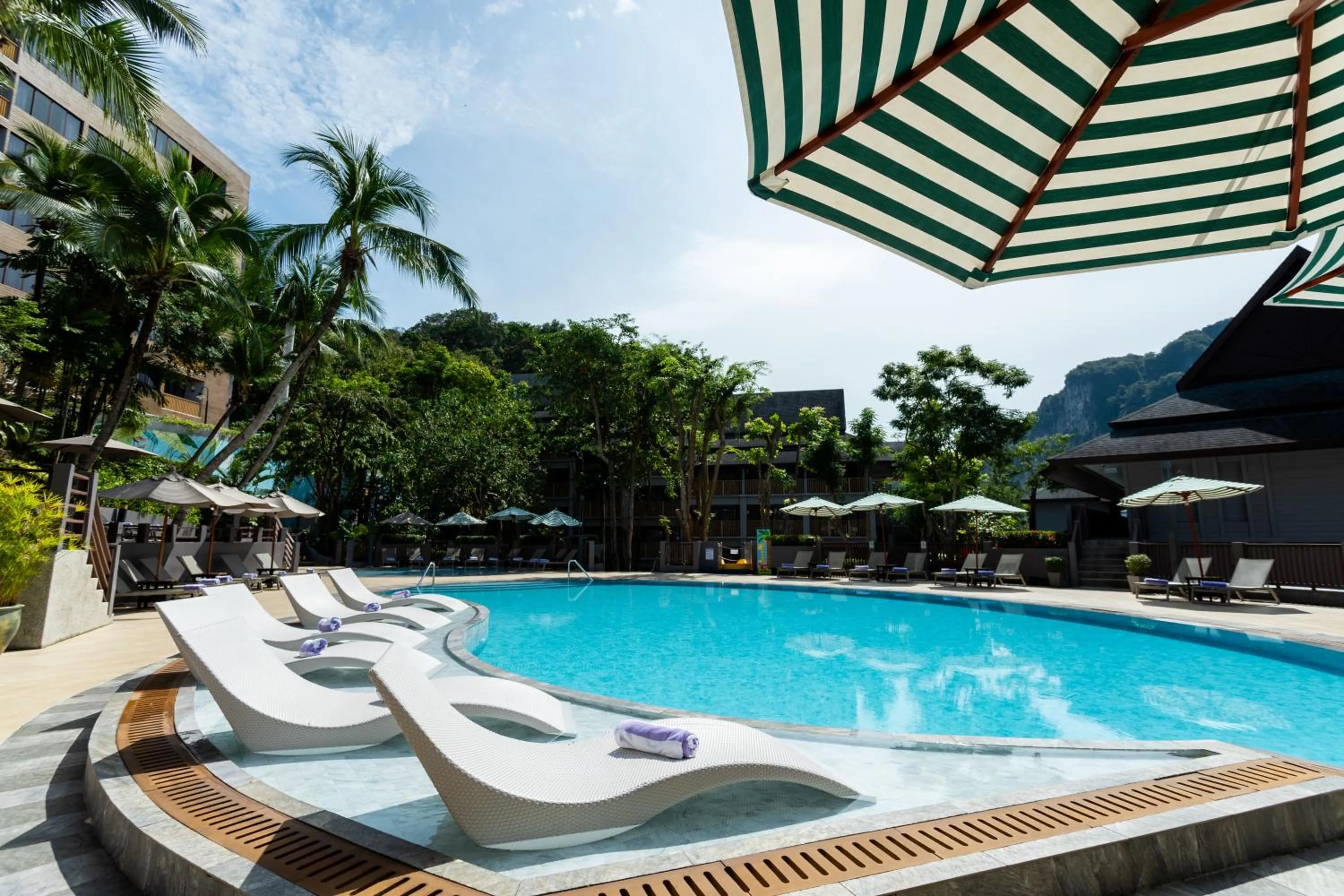 Swimming pool in Holiday Inn Resort Krabi Ao Nang Beach by IHG
