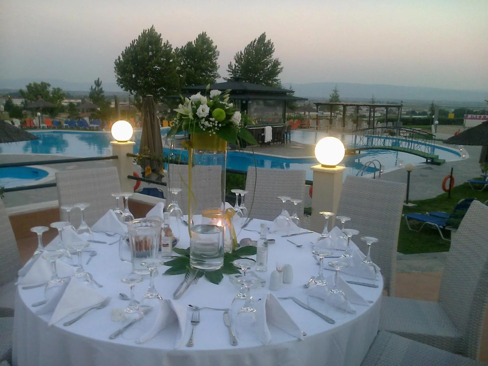 Restaurant/places to eat in Acropol Hotel