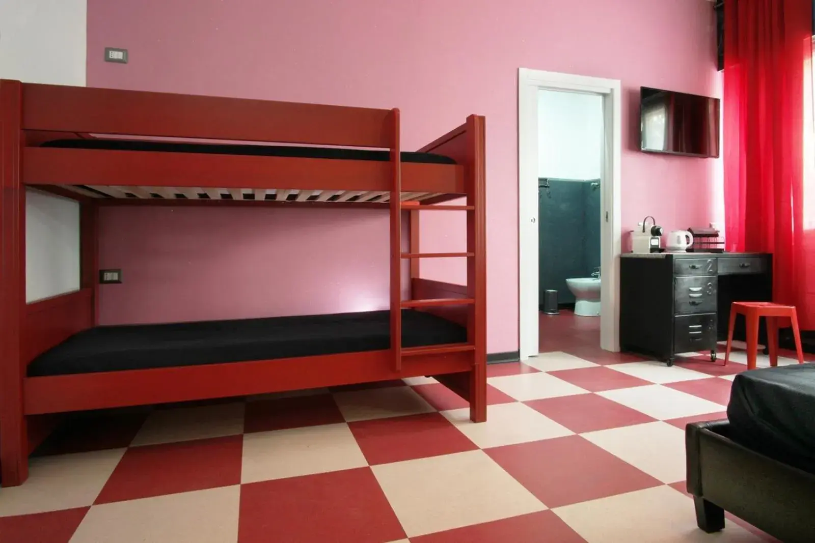 bunk bed, Bed in Milano Affittacamere bunk bed, Bed in Milano Affittacamere
