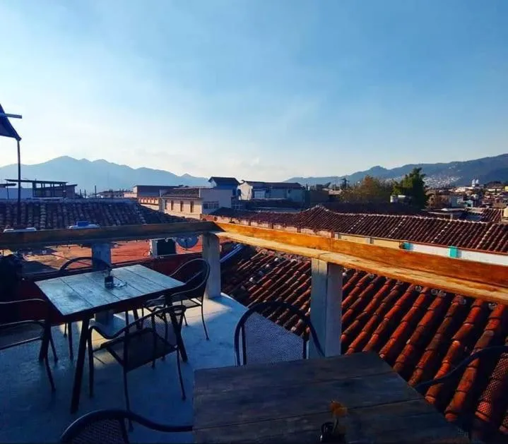 Restaurant/places to eat in La Tozi Hotel