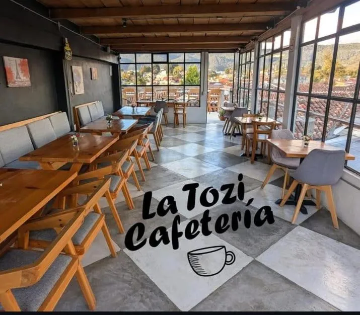 Restaurant/places to eat in La Tozi Hotel