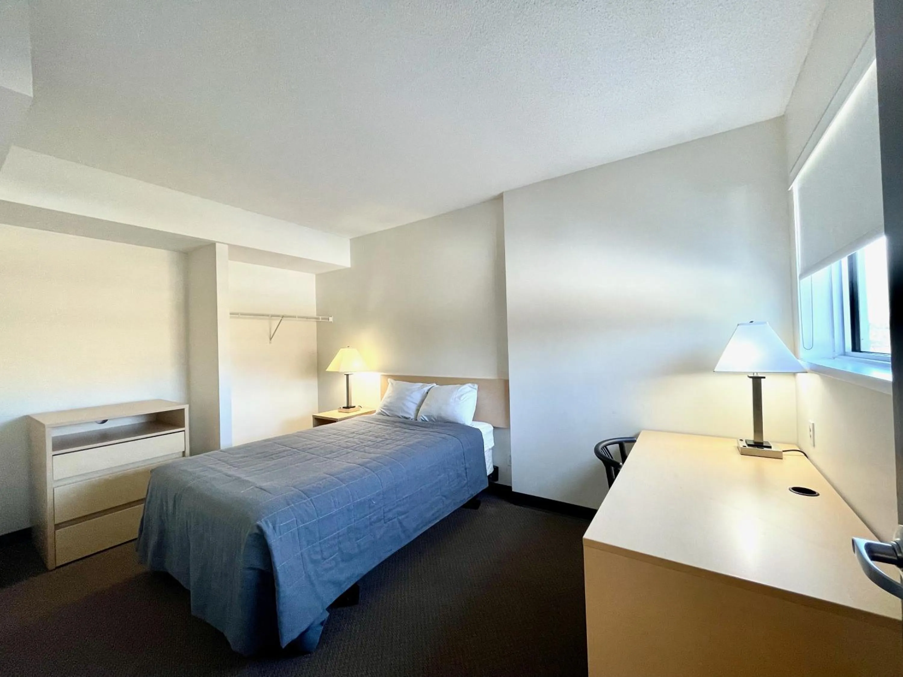 Bedroom in Residence & Conference Centre - Ottawa Downtown