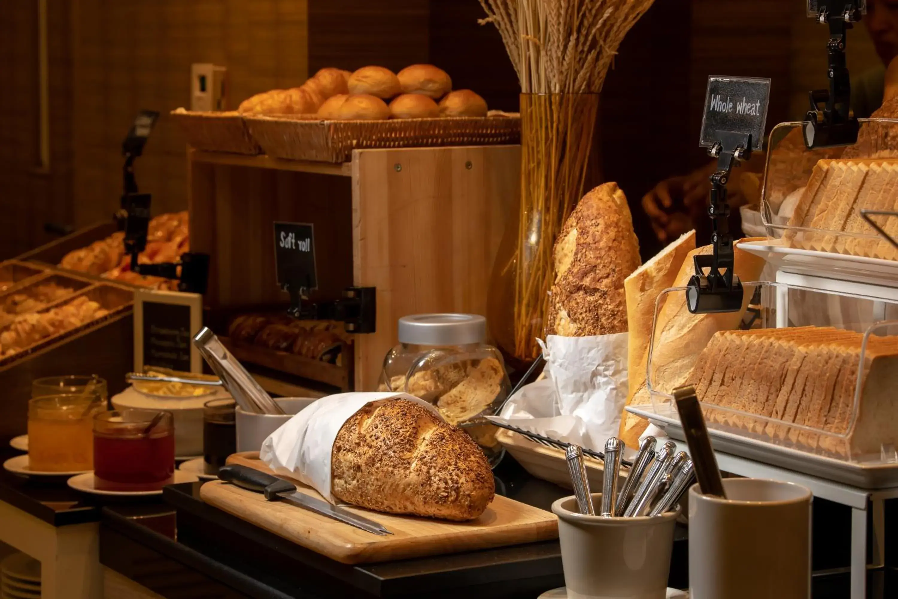 Restaurant/places to eat in Jasmine City Hotel Restaurant/places to eat in Jasmine City Hotel