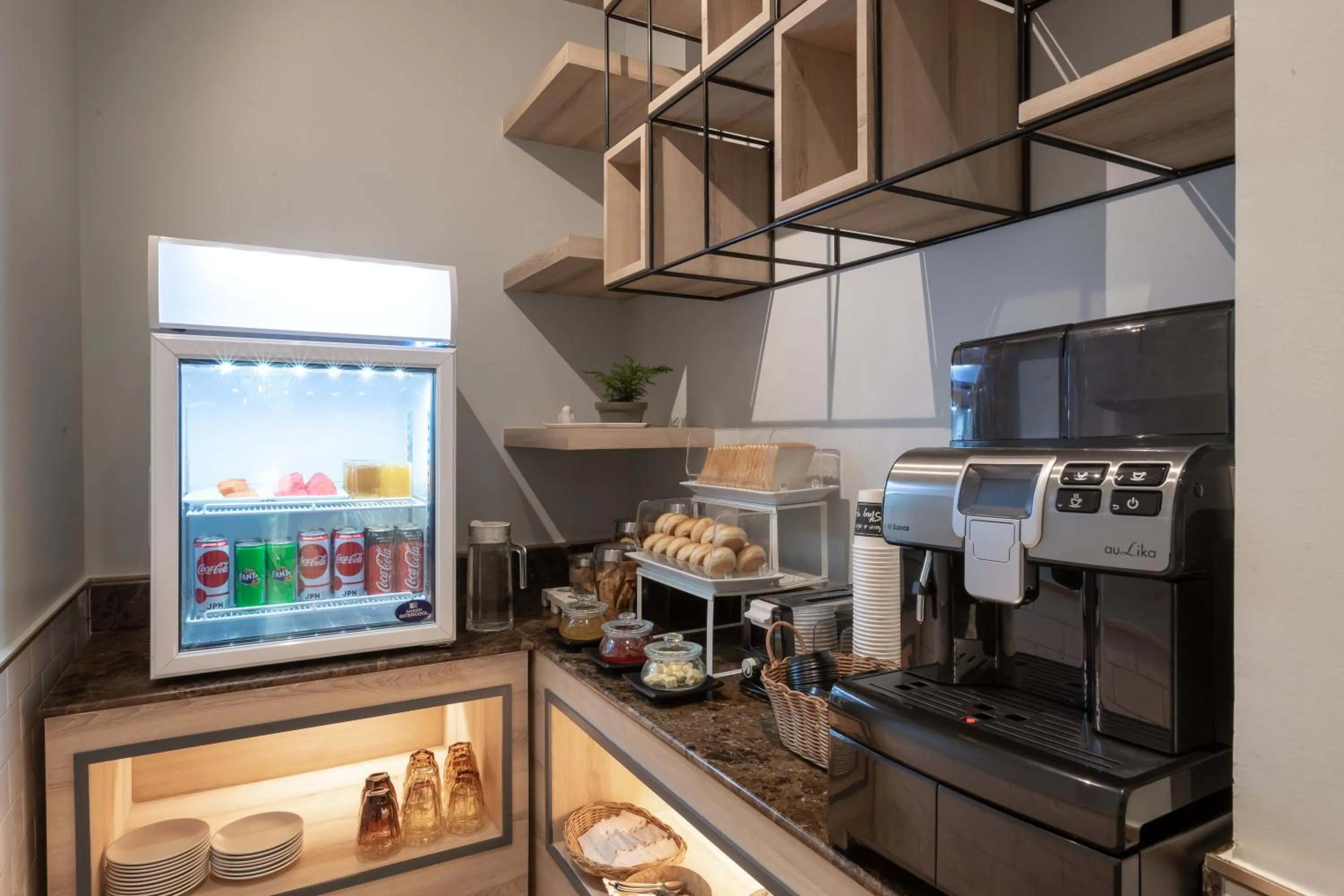 Food and drinks in Jasmine City Hotel