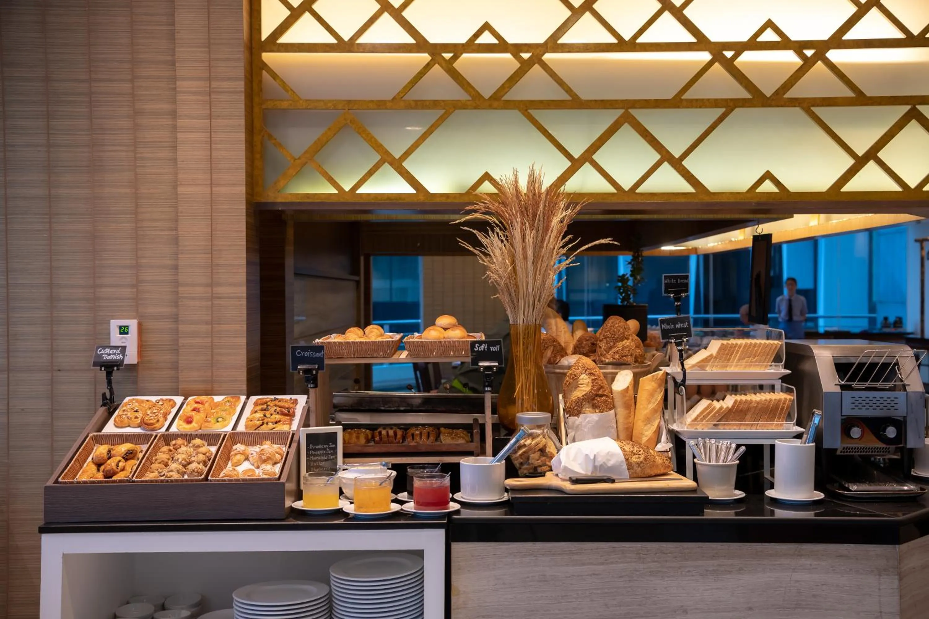 Food and drinks in Jasmine City Hotel