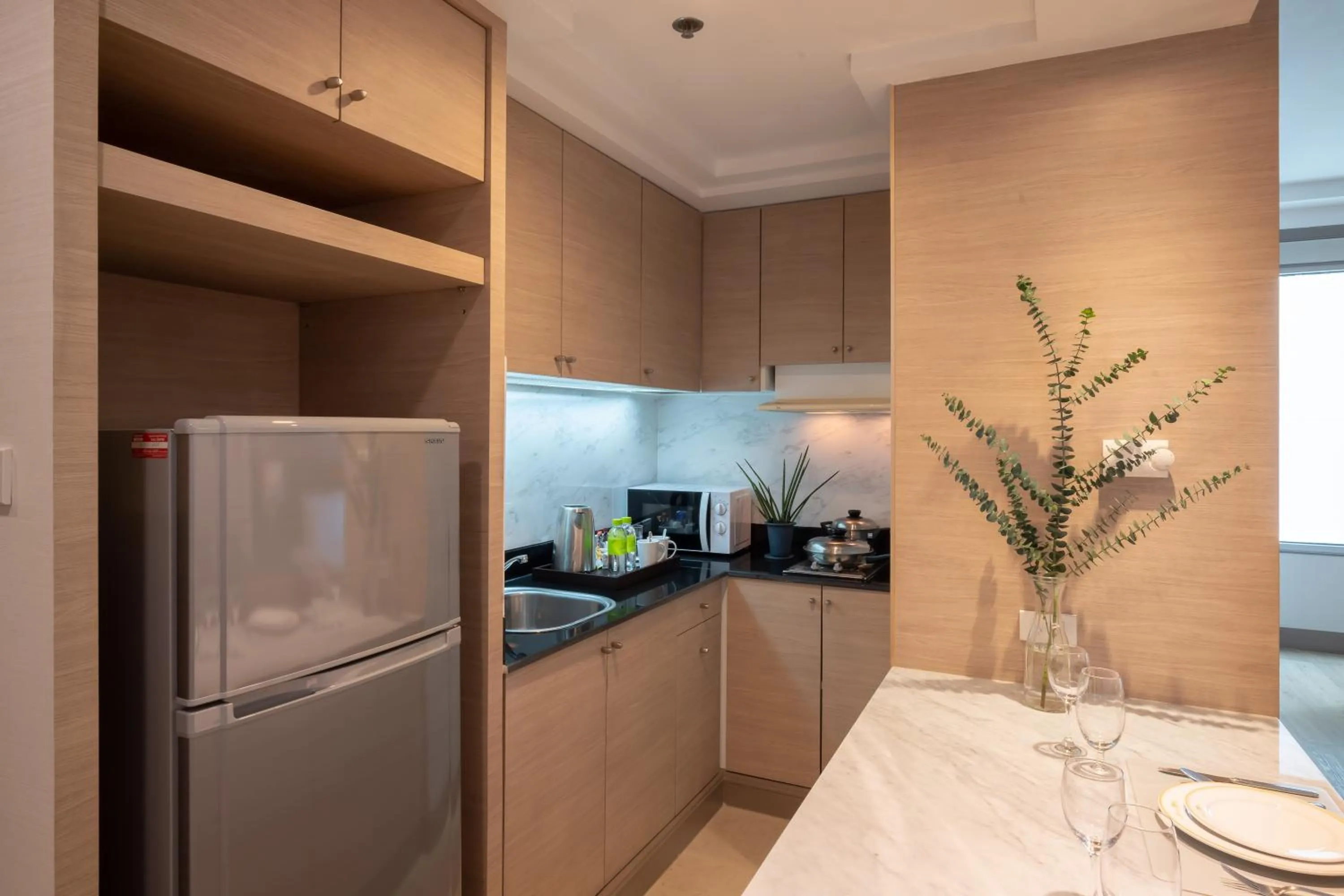 Kitchen or kitchenette in Jasmine City Hotel