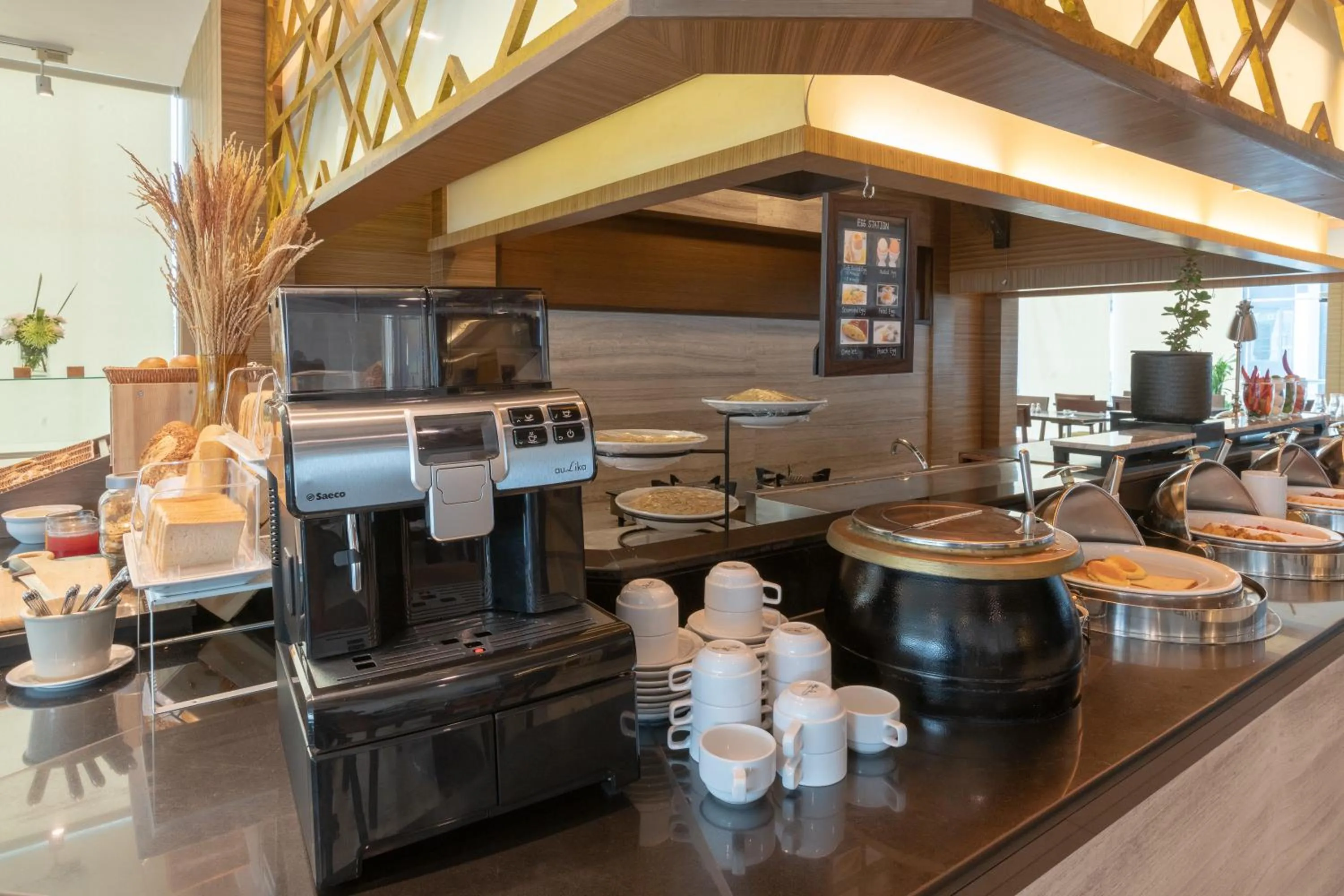 Restaurant/places to eat in Jasmine City Hotel