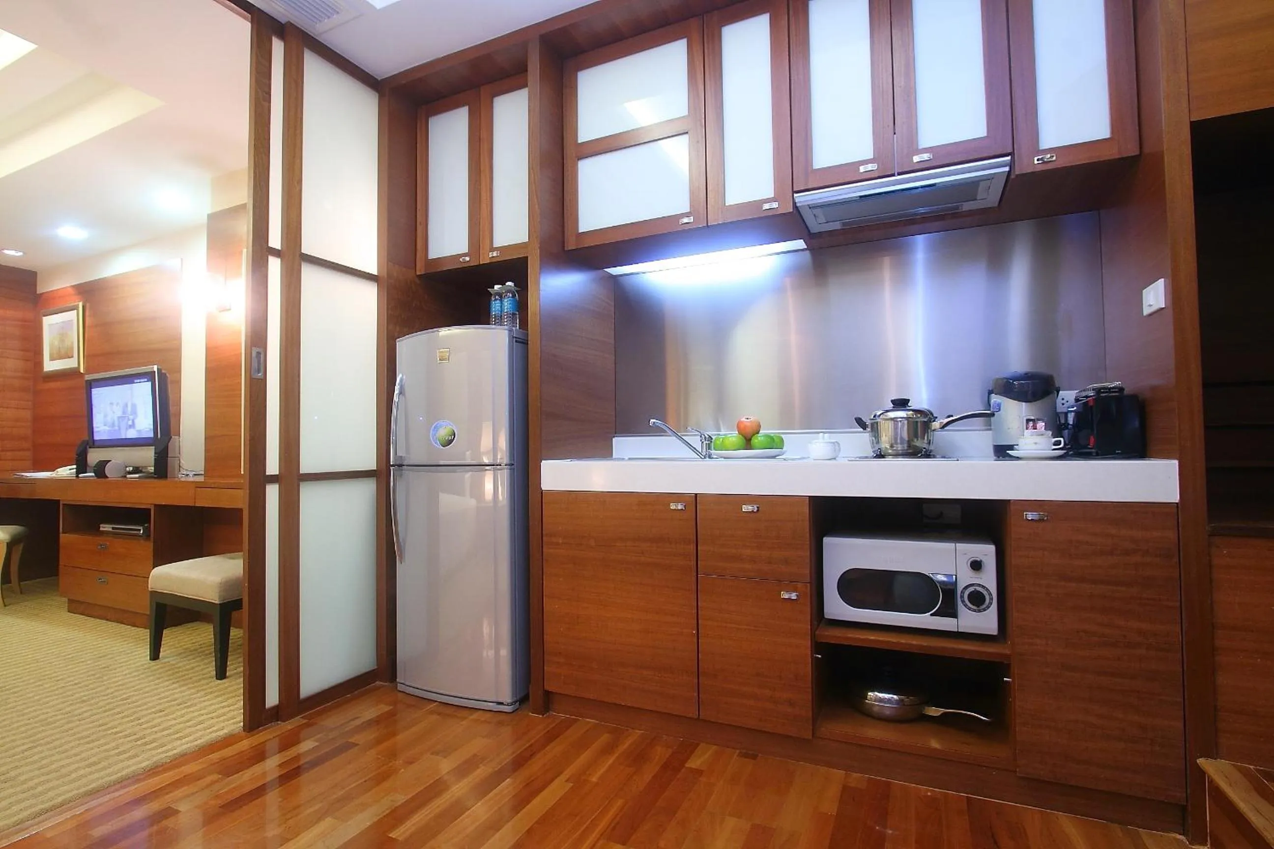 Kitchen or kitchenette in Jasmine City Hotel