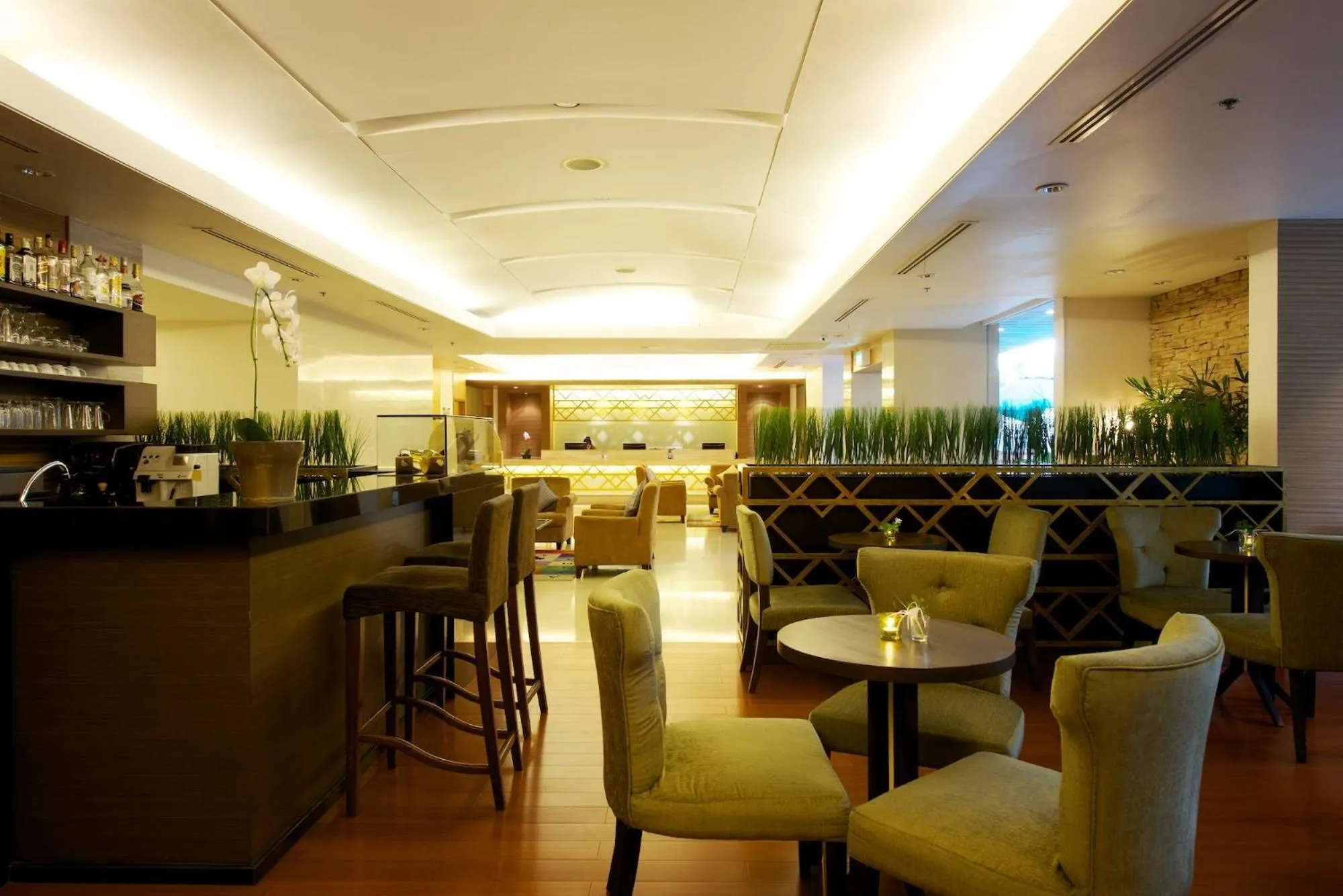 Restaurant/places to eat in Jasmine City Hotel