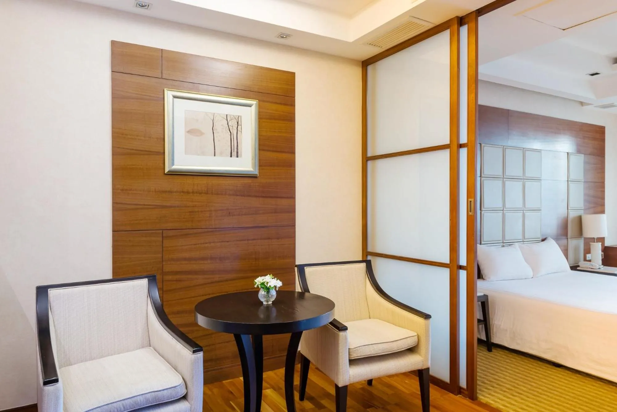 Living room, Bed in Jasmine City Hotel