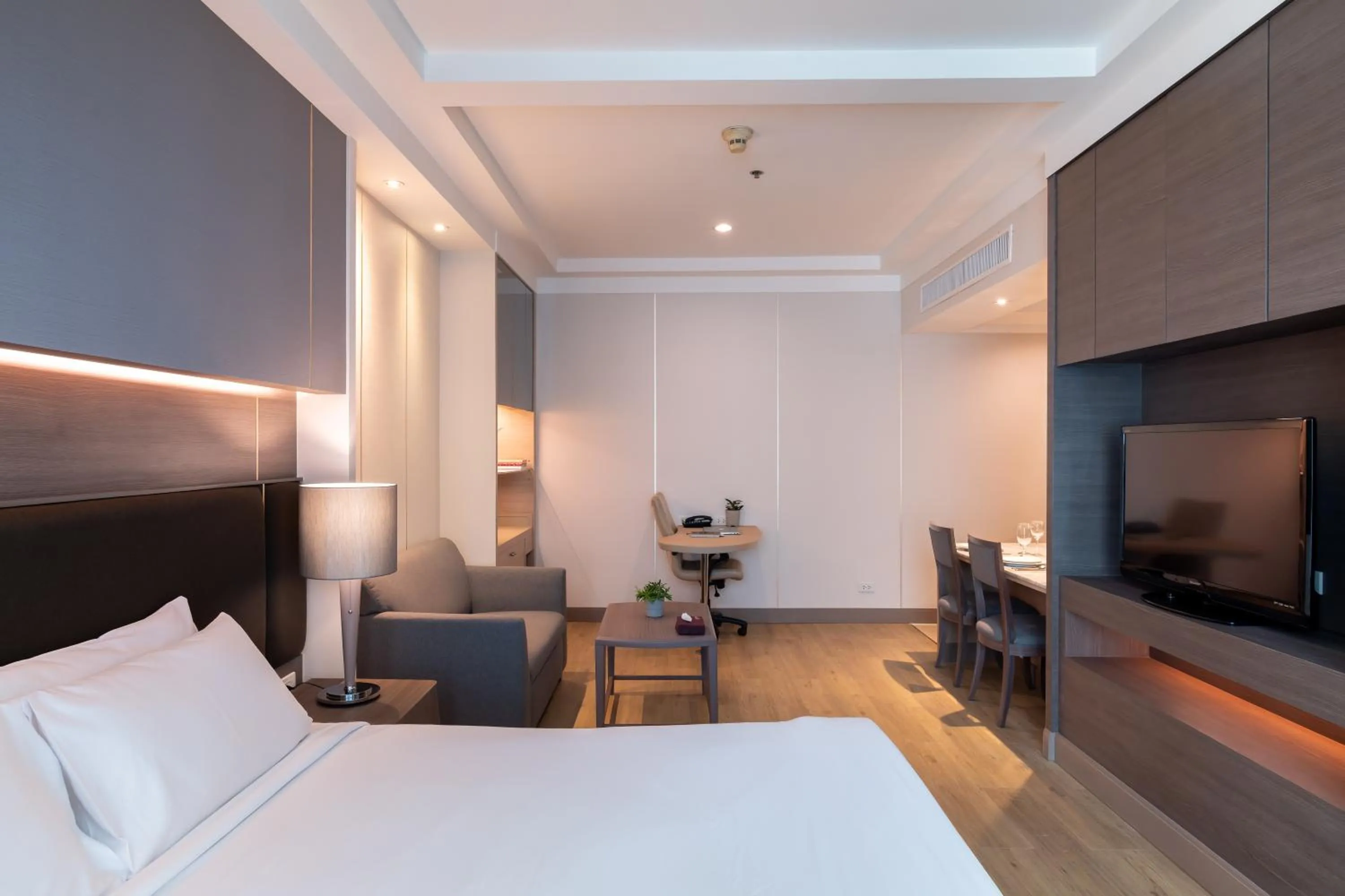 Bed in Jasmine City Hotel