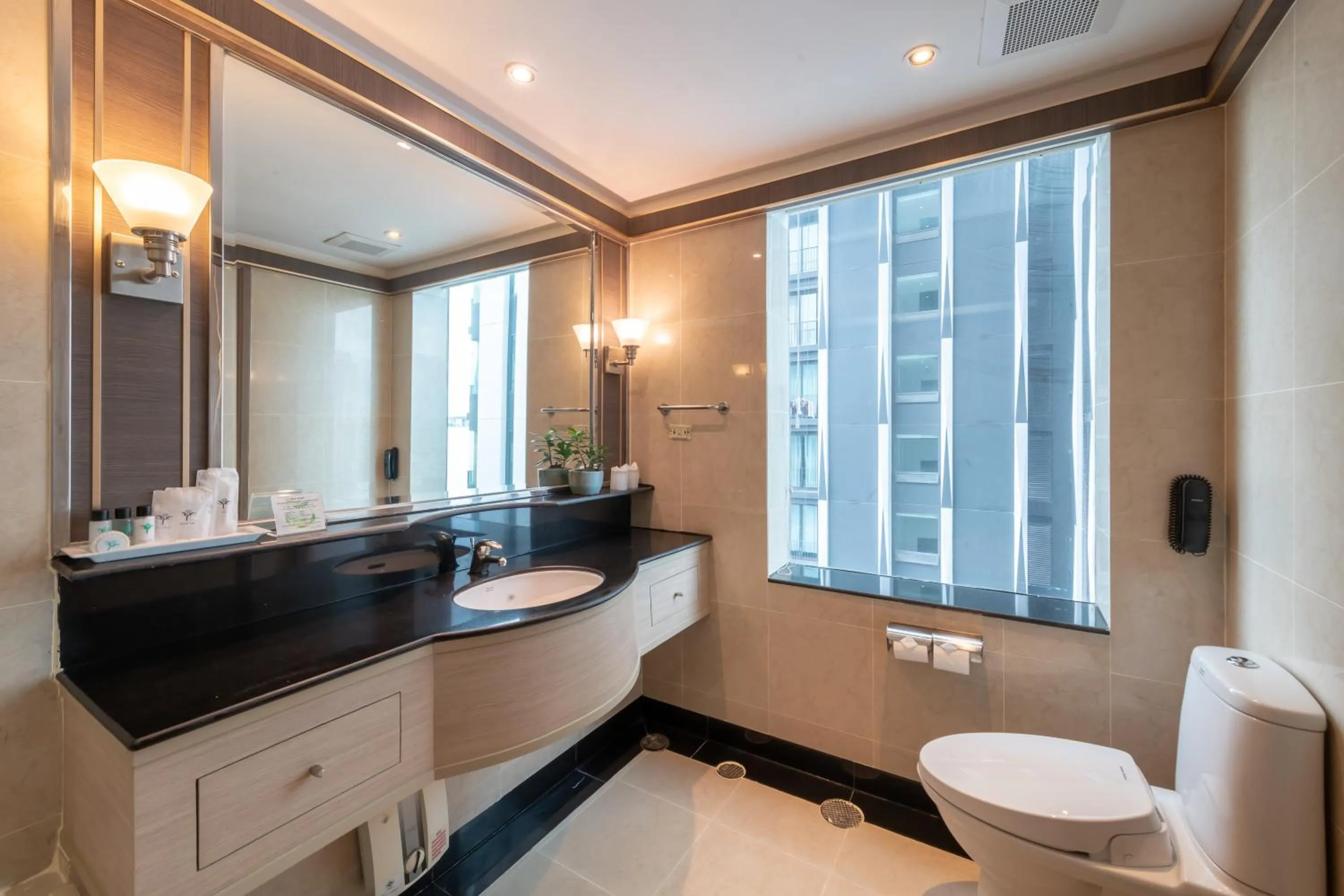 Toilet in Jasmine City Hotel