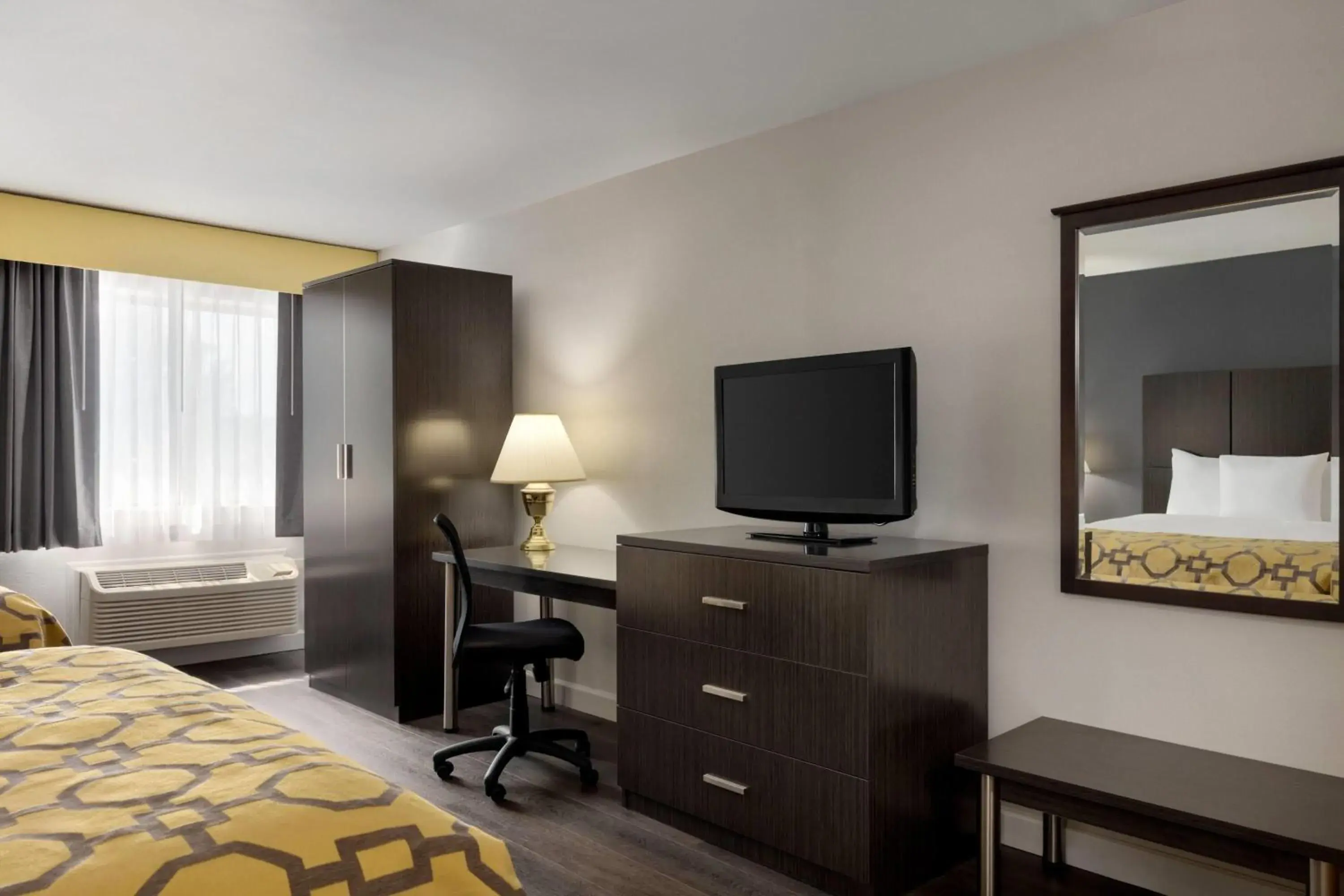 Photo of the whole room, Bed in Baymont by Wyndham Branford/New Haven Photo of the whole room, Bed in Baymont by Wyndham Branford/New Haven