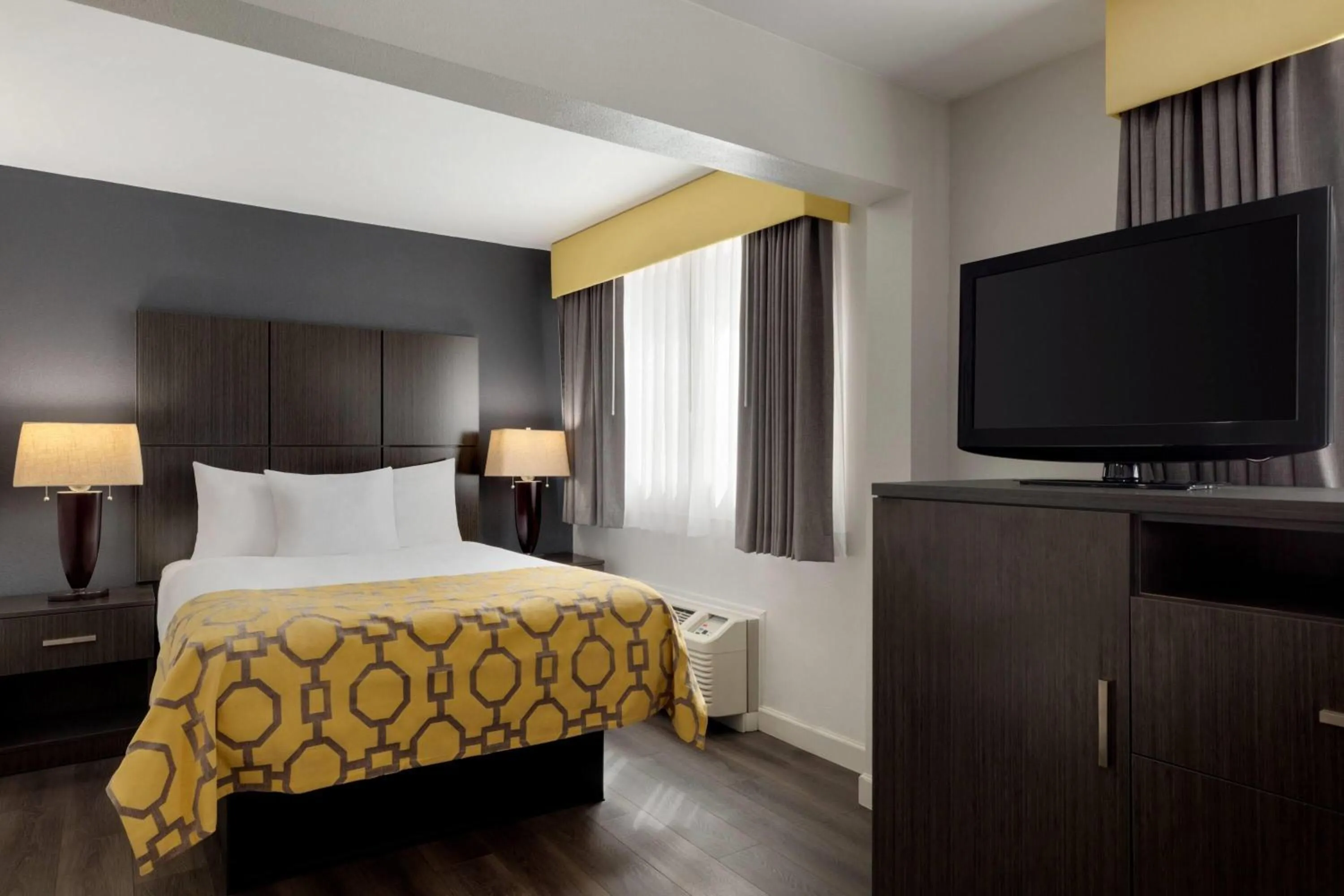 Bath, Bed in Baymont by Wyndham Branford/New Haven