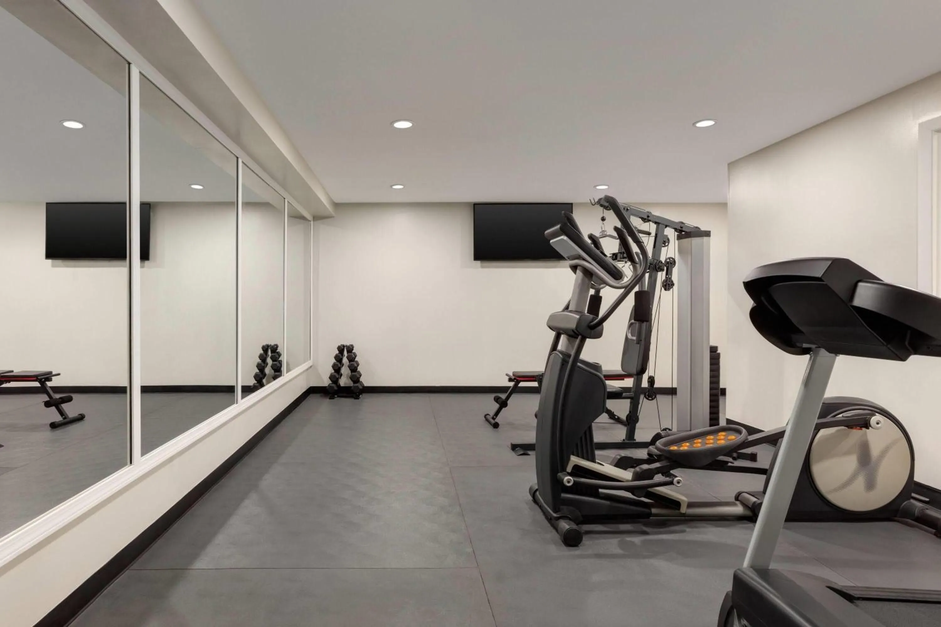 Fitness centre/facilities in Baymont by Wyndham Branford/New Haven