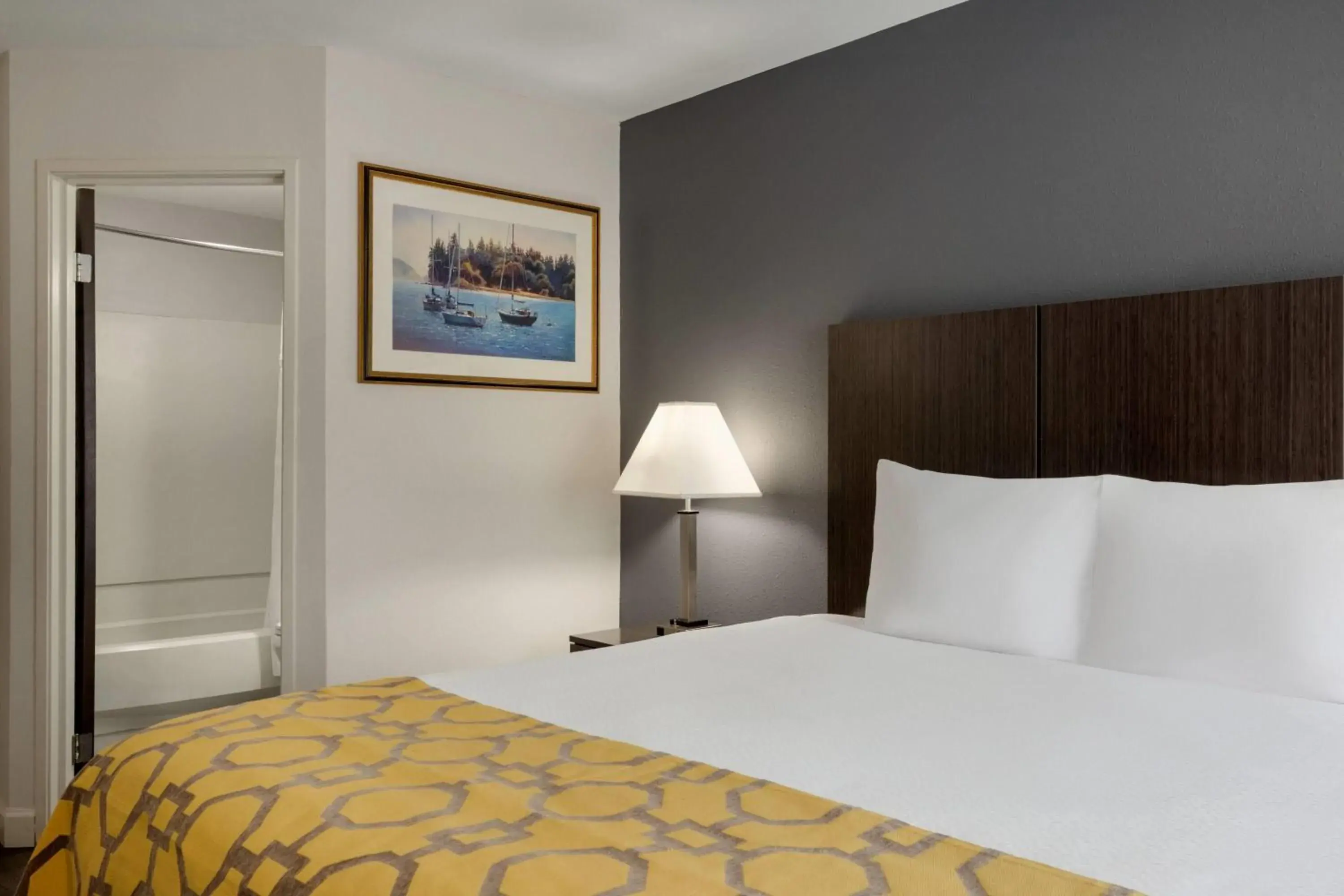 Photo of the whole room, Bed in Baymont by Wyndham Branford/New Haven Photo of the whole room, Bed in Baymont by Wyndham Branford/New Haven