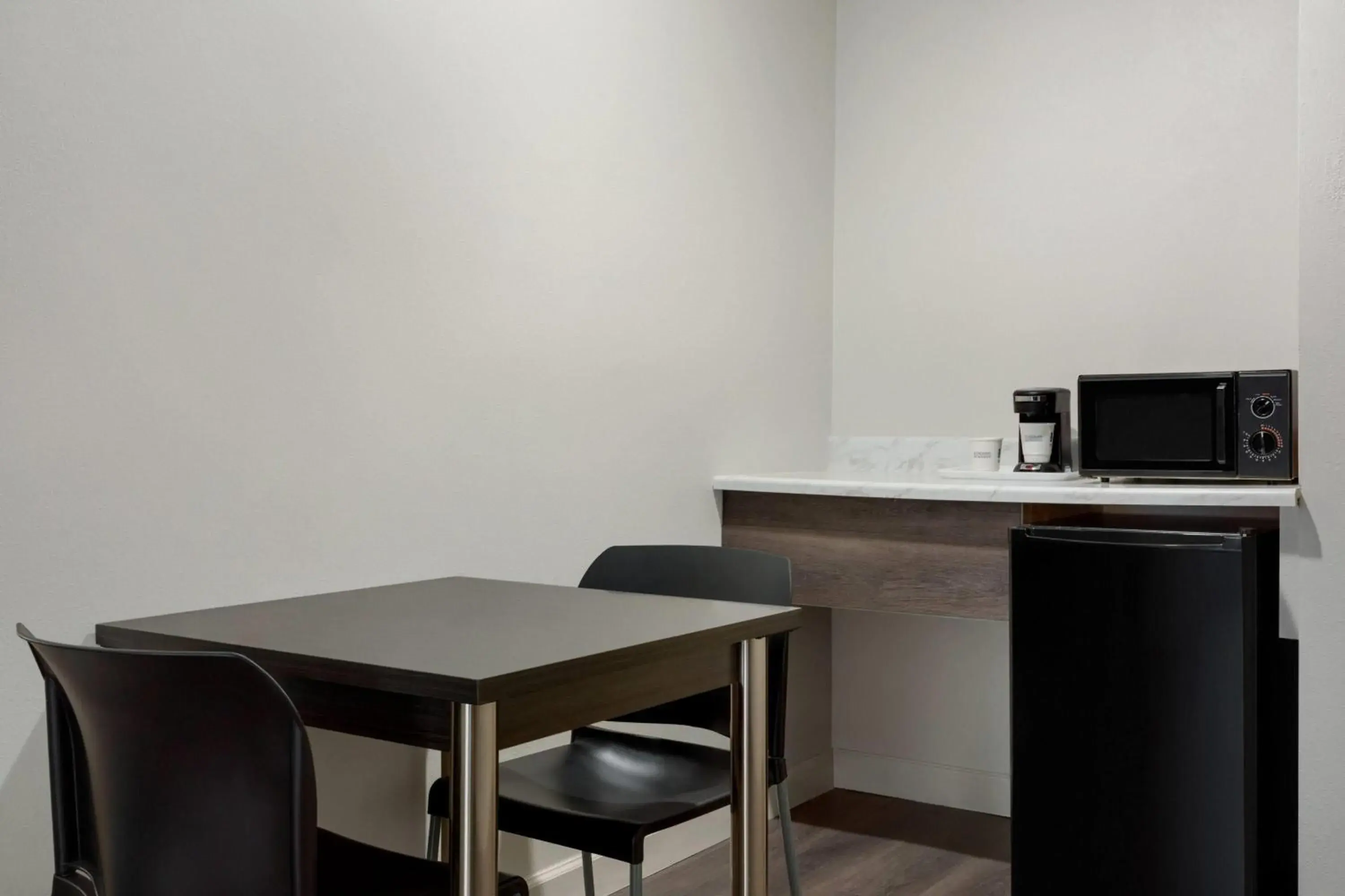 Business Queen Room - Non-Smoking in Baymont by Wyndham Branford/New Haven Business Queen Room - Non-Smoking in Baymont by Wyndham Branford/New Haven