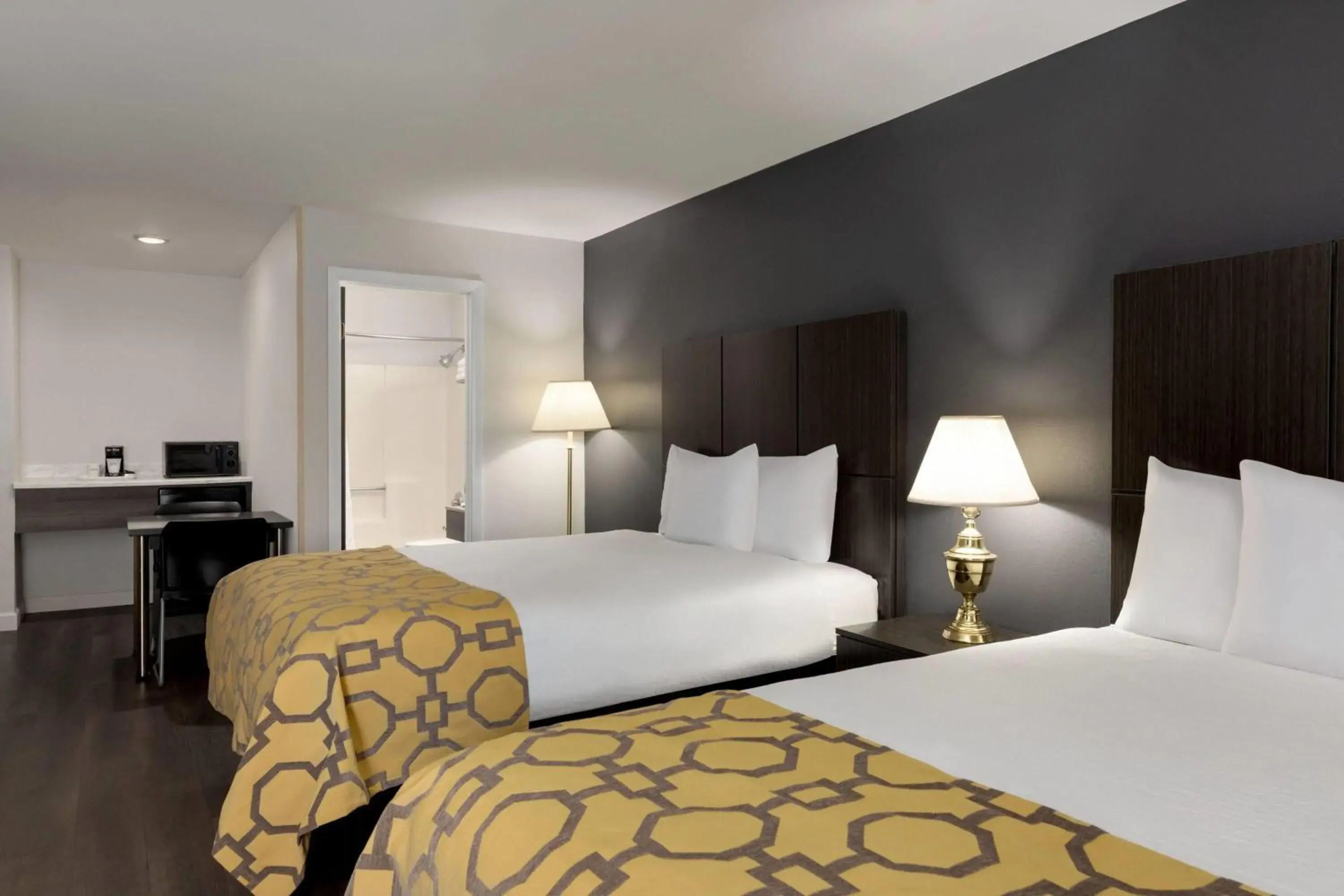 Photo of the whole room, Bed in Baymont by Wyndham Branford/New Haven Photo of the whole room, Bed in Baymont by Wyndham Branford/New Haven