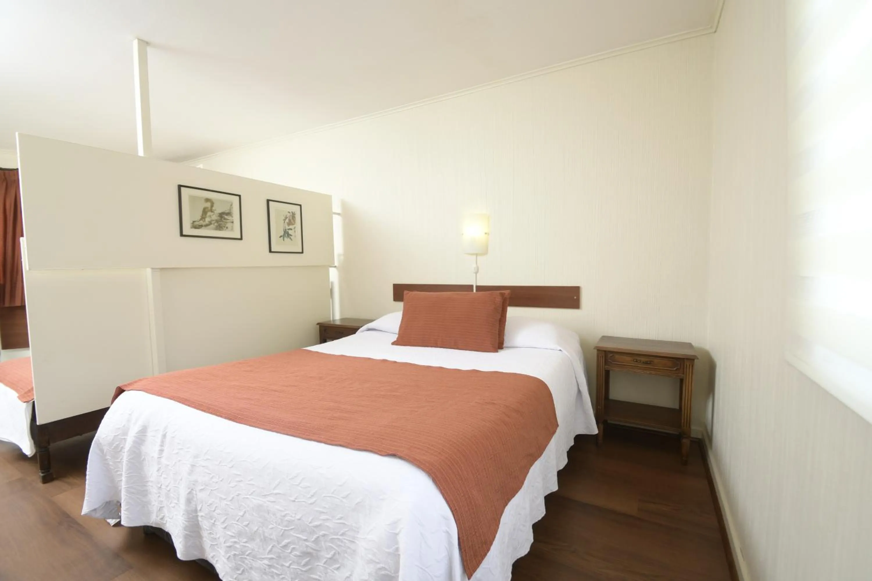 Photo of the whole room, Bed in Dptos Castelar
