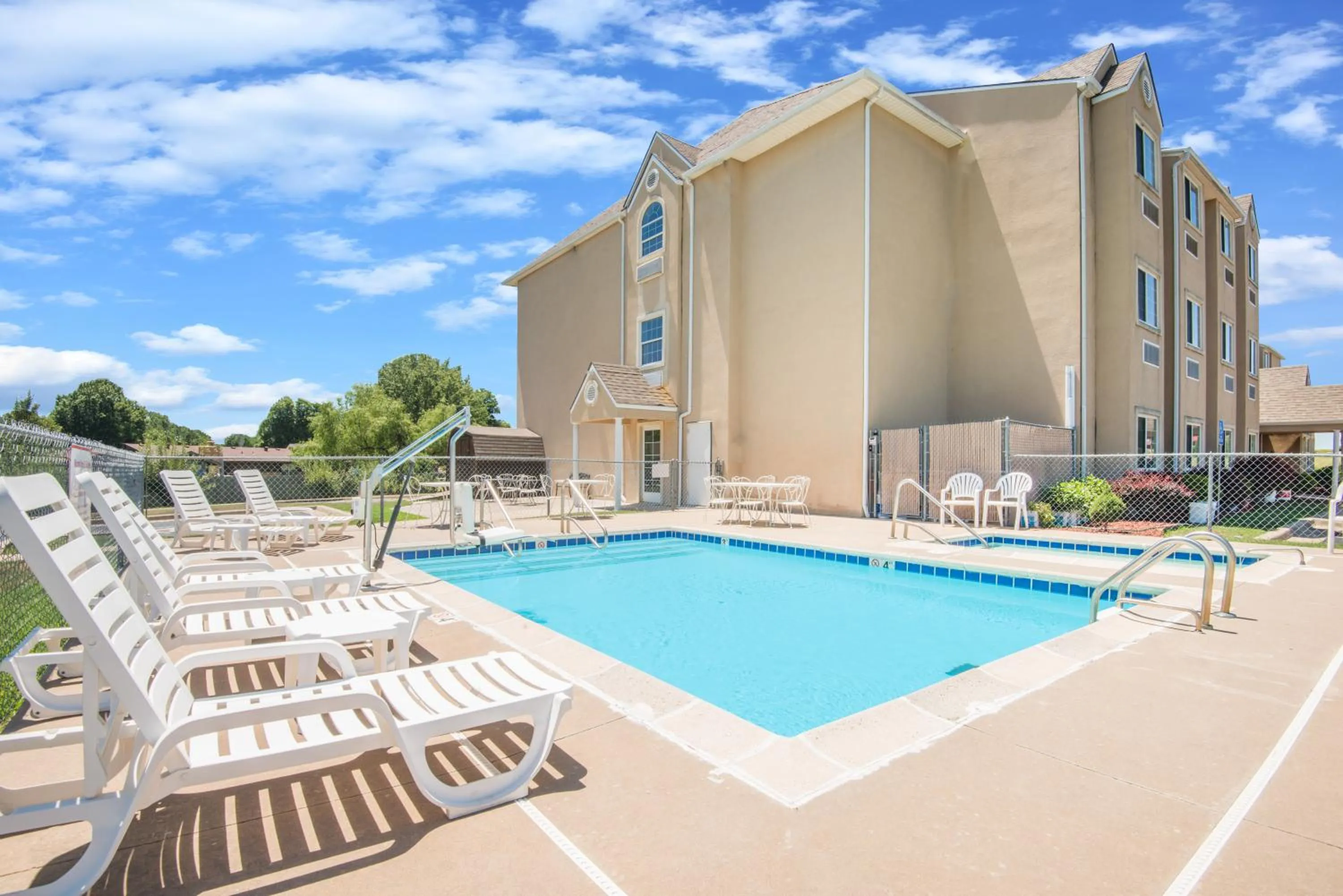 Swimming pool in Microtel Inn & Suites Claremore Route 66