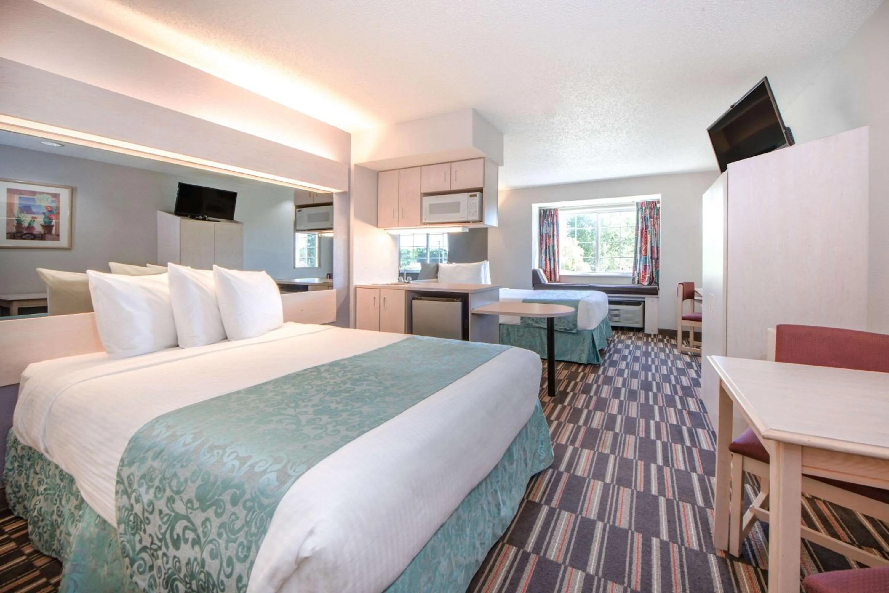 Photo of the whole room, Bed in Microtel Inn & Suites Claremore Route 66