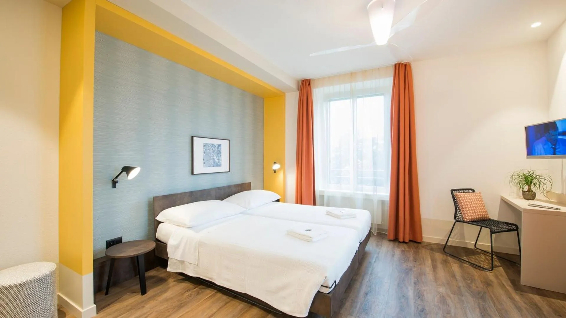 Photo of the whole room, Bed in Hotel Pestalozzi Lugano