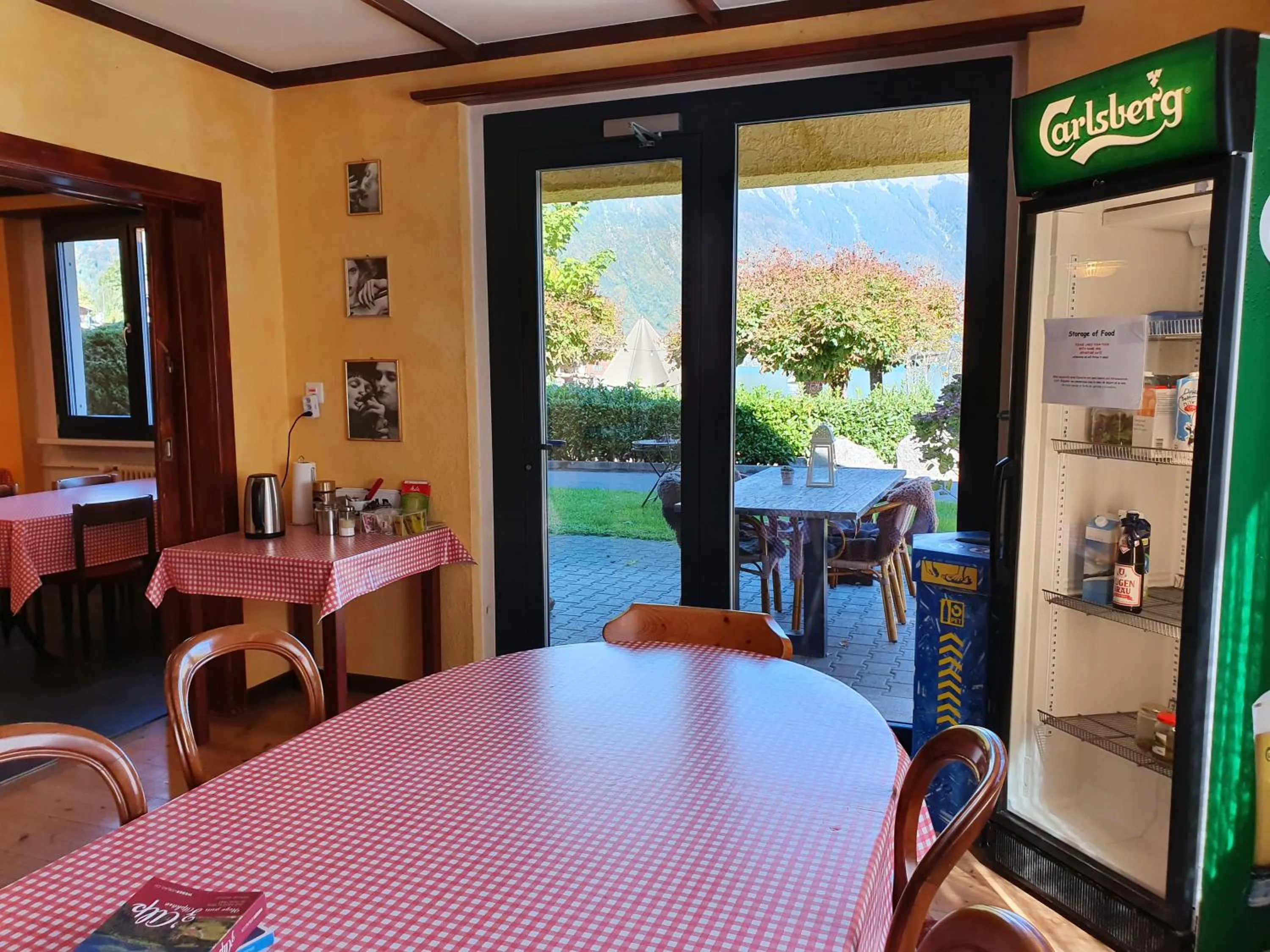 Communal lounge/ TV room in Lake Lodge Hostel