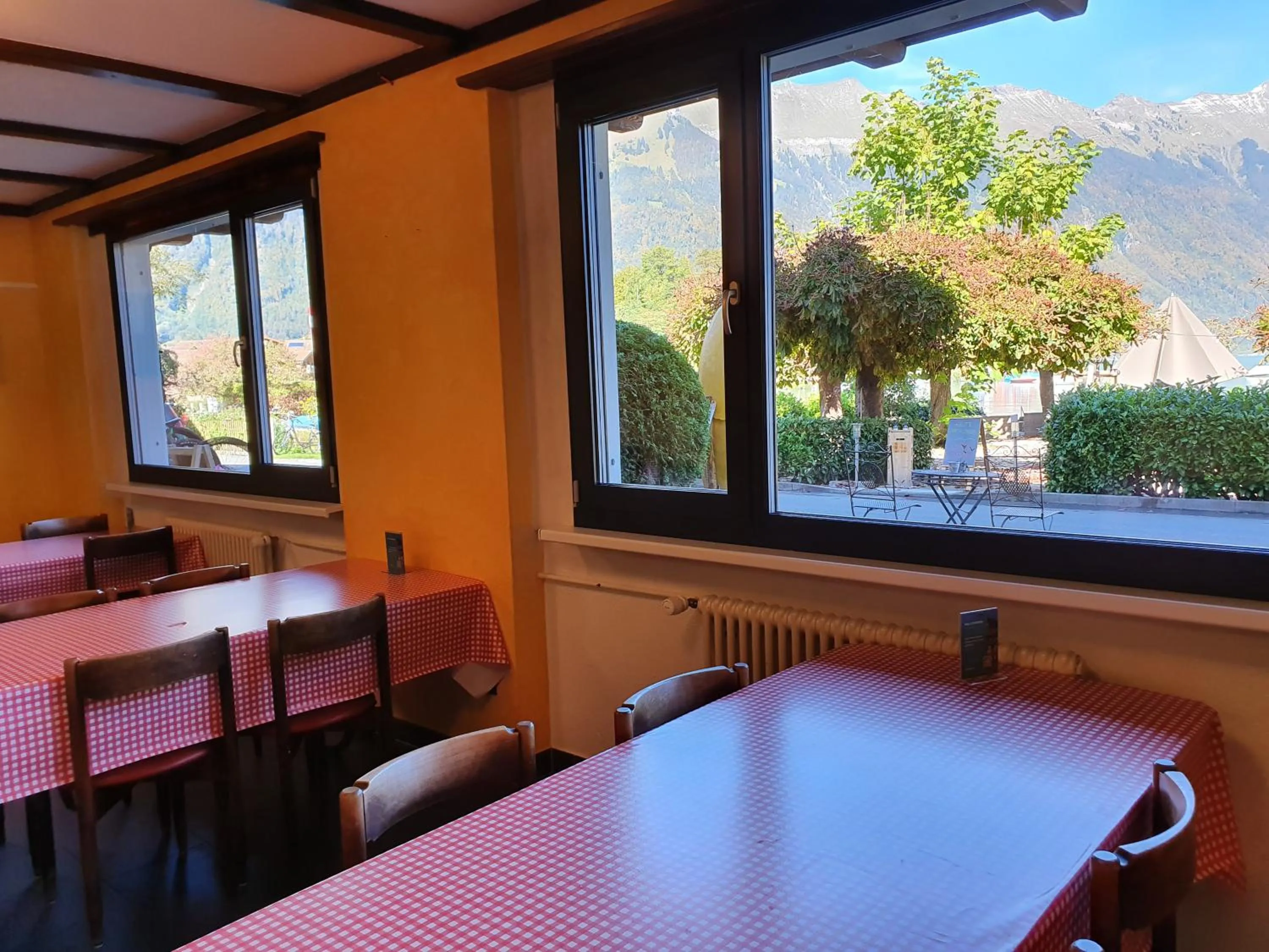 Communal lounge/ TV room in Lake Lodge Hostel