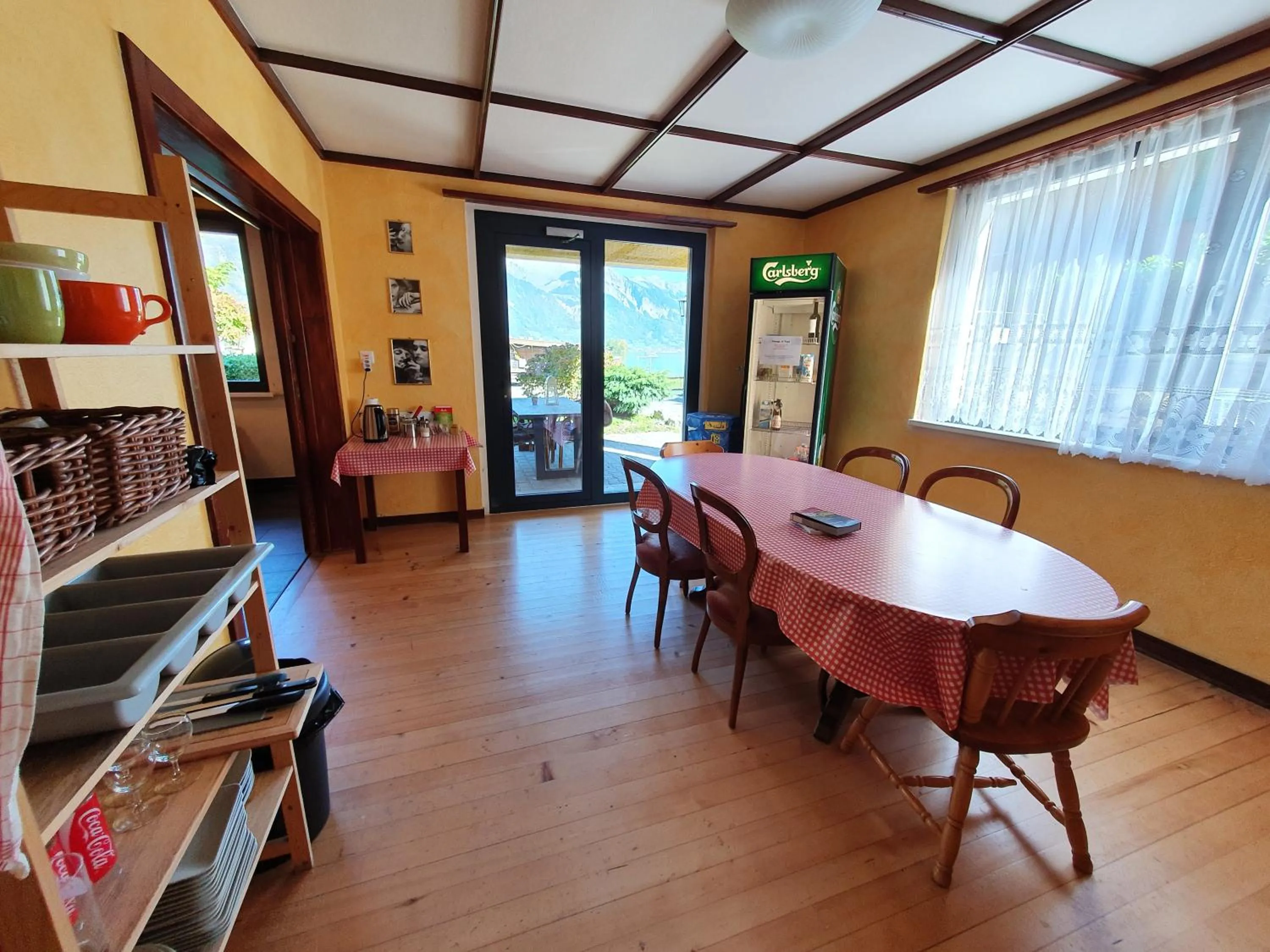 Communal lounge/ TV room in Lake Lodge Hostel