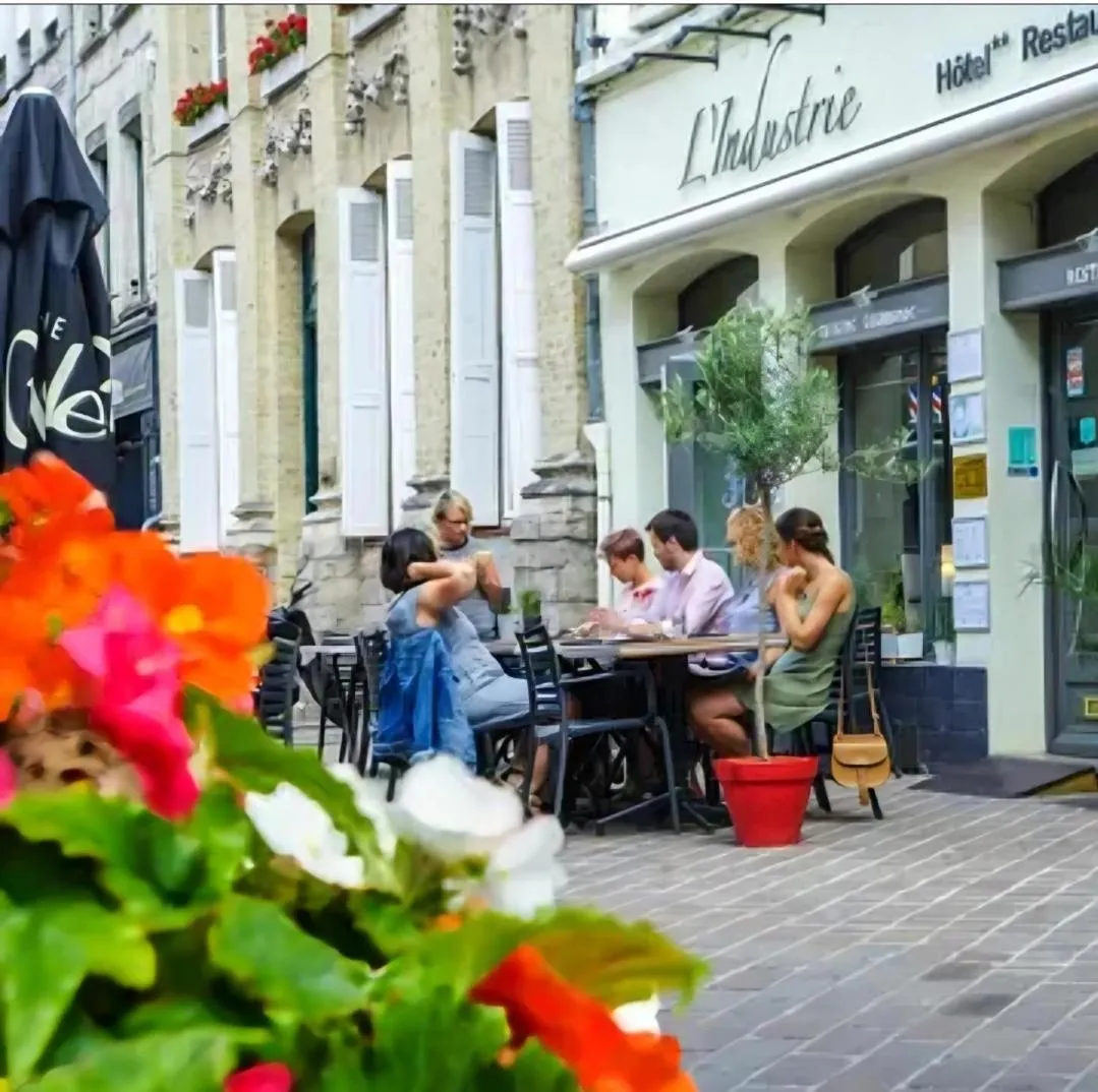 Property building in Hôtel Restaurant L'Industrie