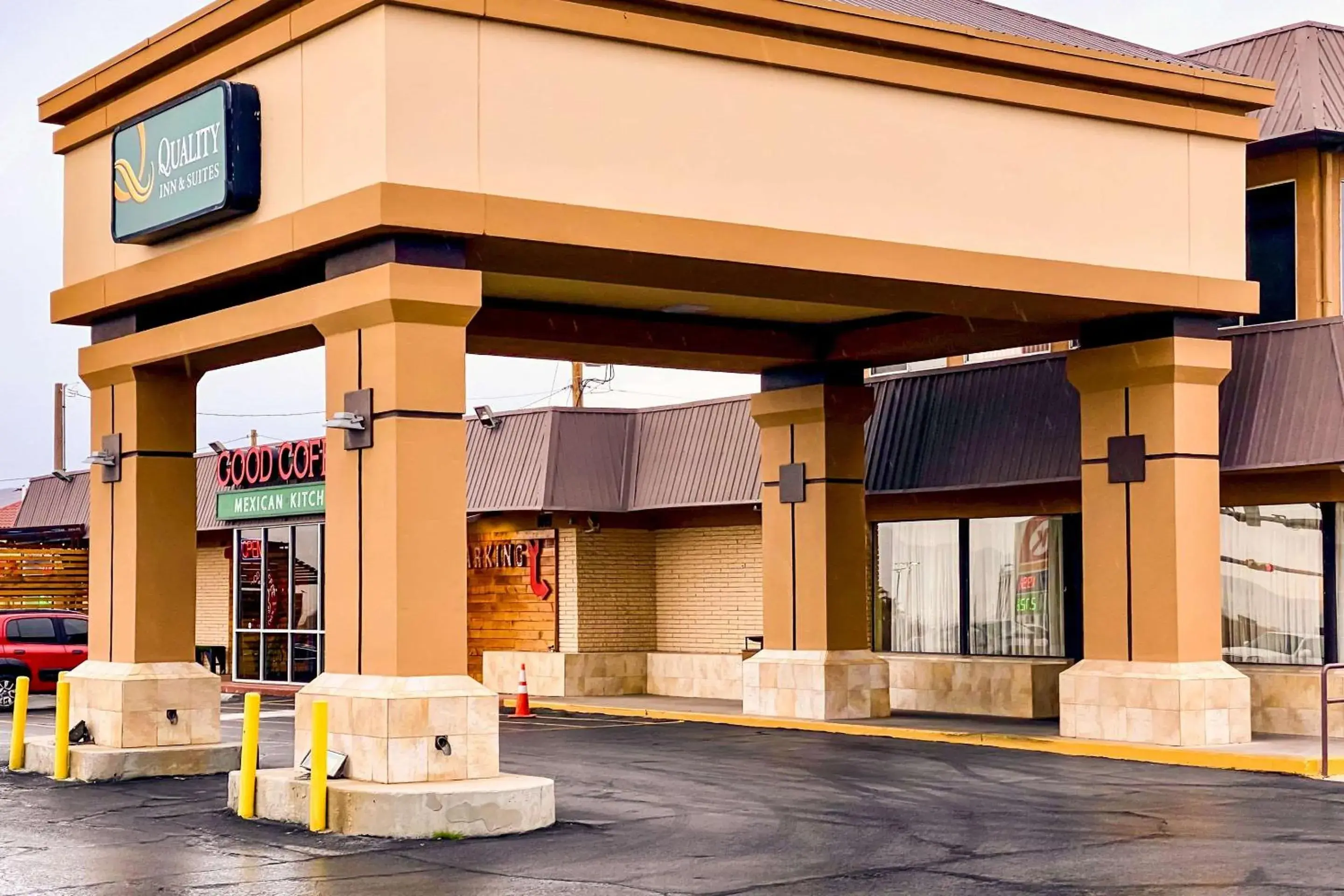 Property building in Quality Inn & Suites Airport Property building in Quality Inn & Suites Airport