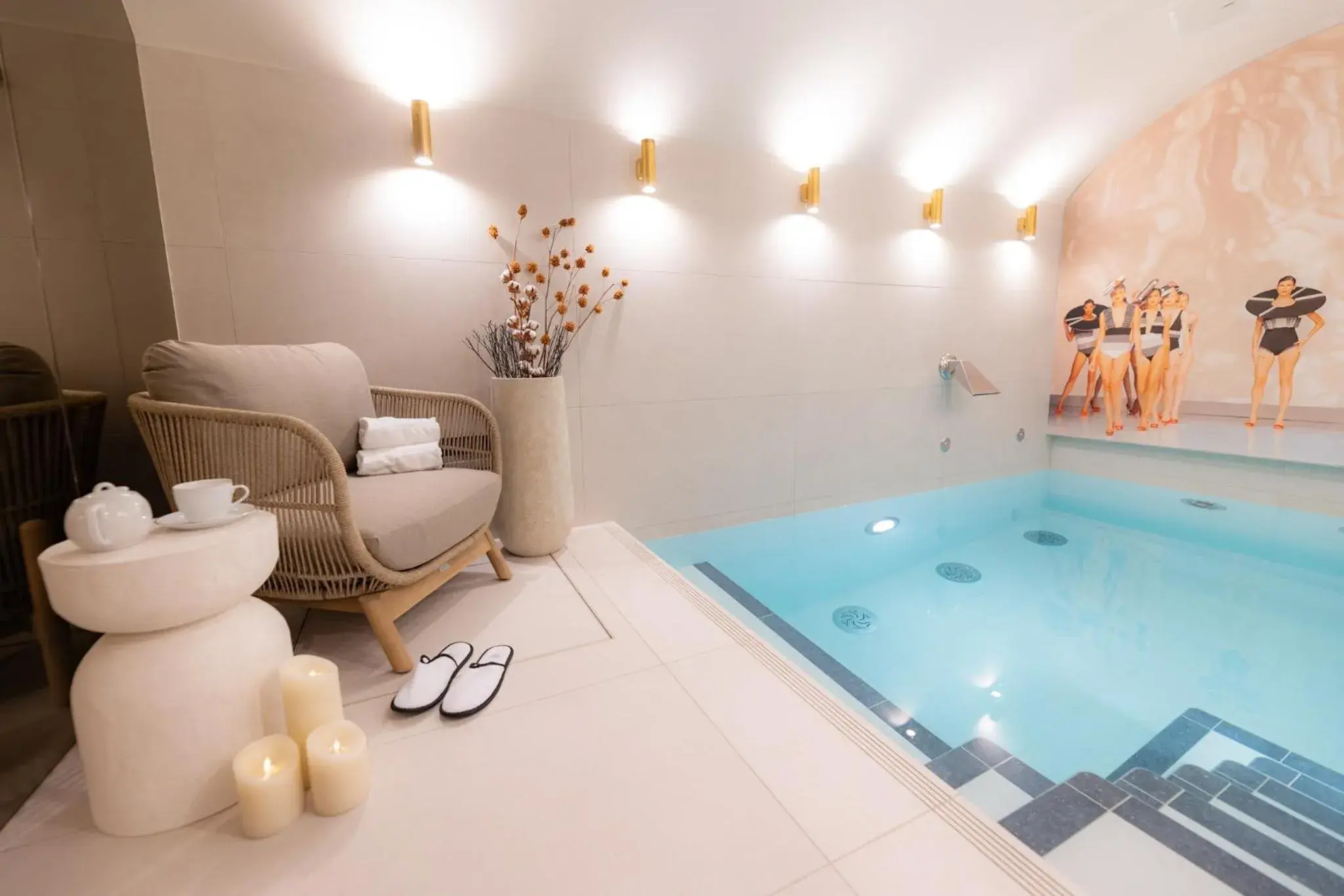 Swimming pool in Hôtel Dress Code Swimming pool in Hôtel Dress Code