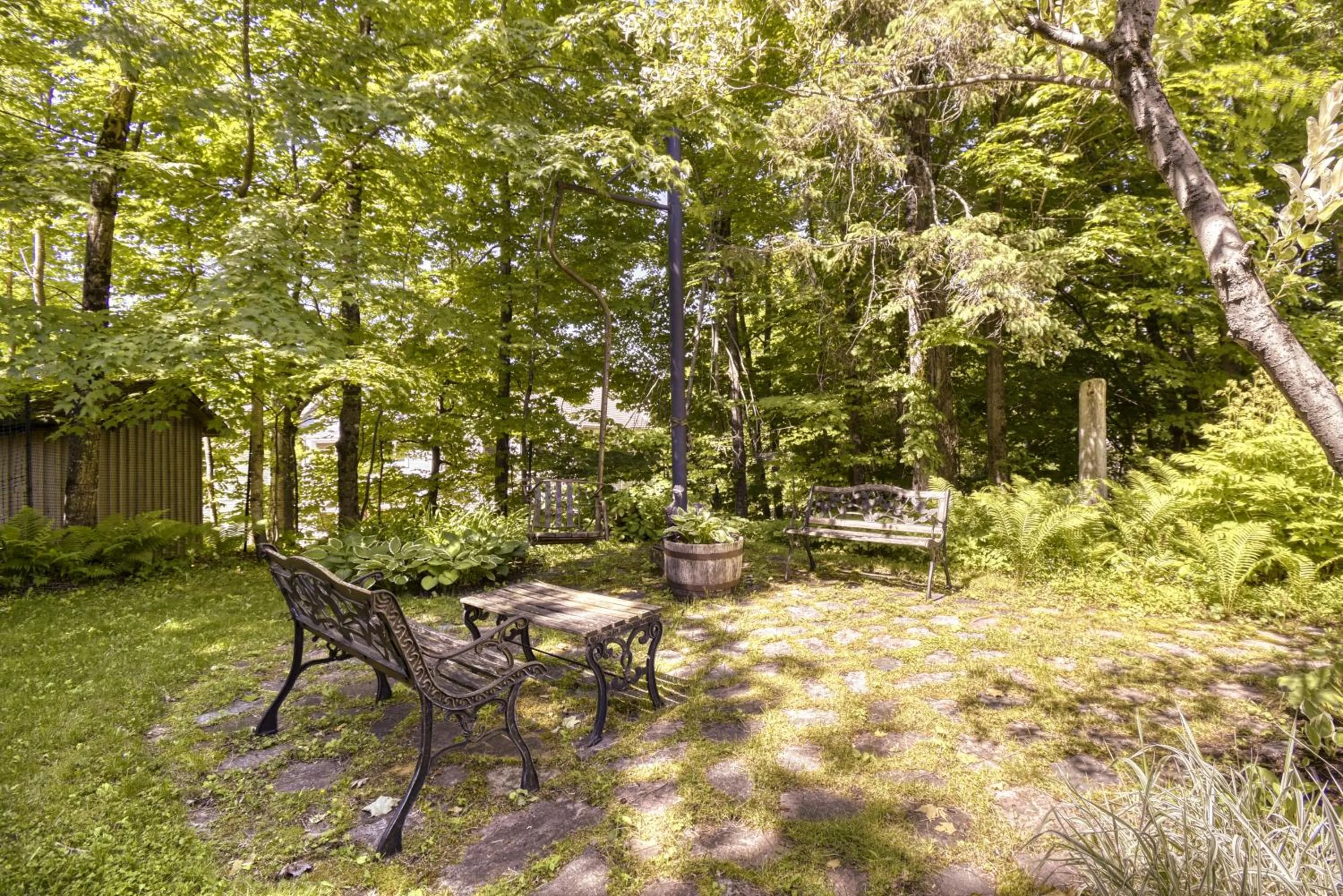 Garden in Auberge Le Lupin-Self Check-in