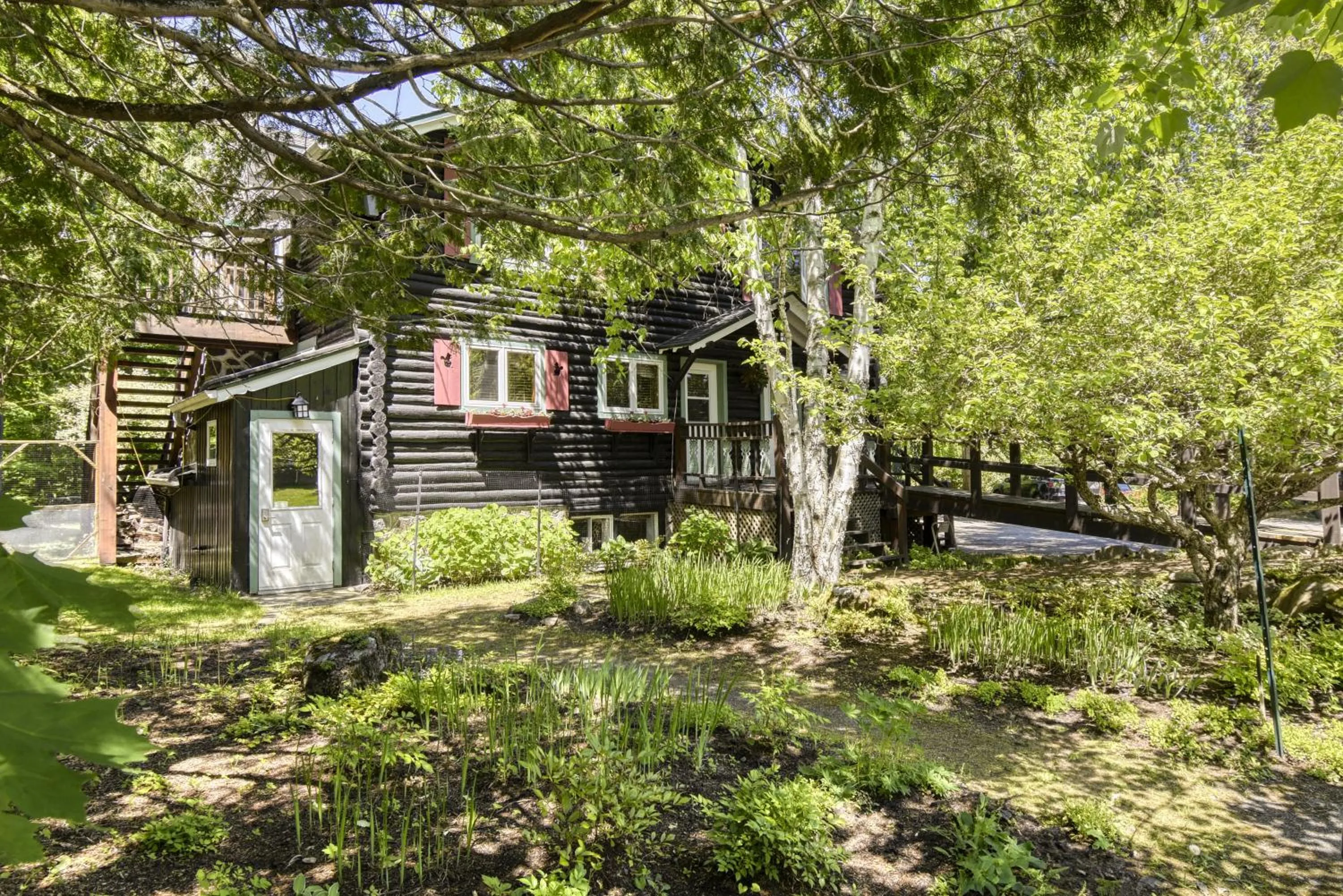 Facade/entrance in Auberge Le Lupin-Self Check-in