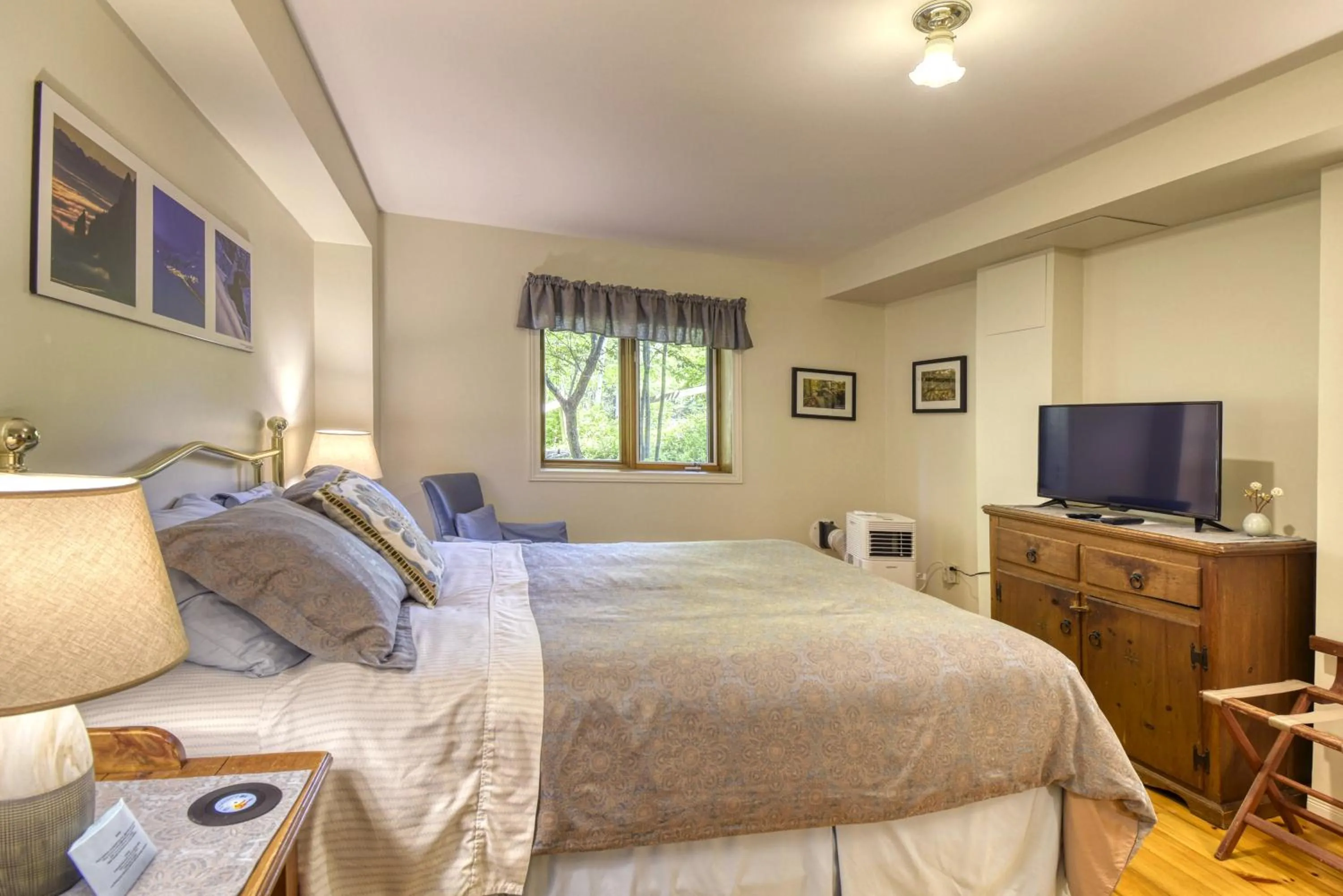 Bed in Auberge Le Lupin-Self Check-in