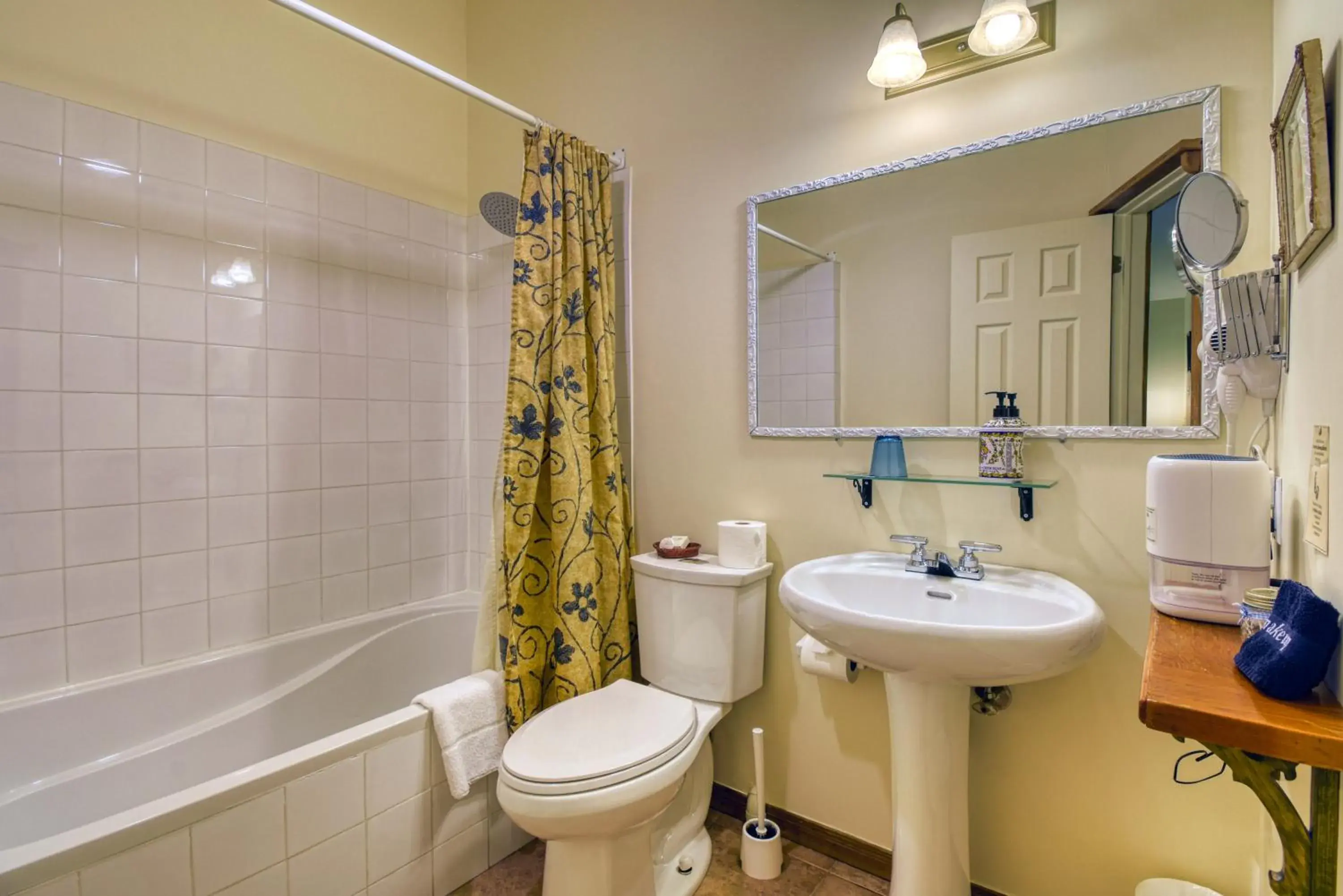 Deluxe Queen Room in Auberge Le Lupin-Self Check-in Deluxe Queen Room in Auberge Le Lupin-Self Check-in