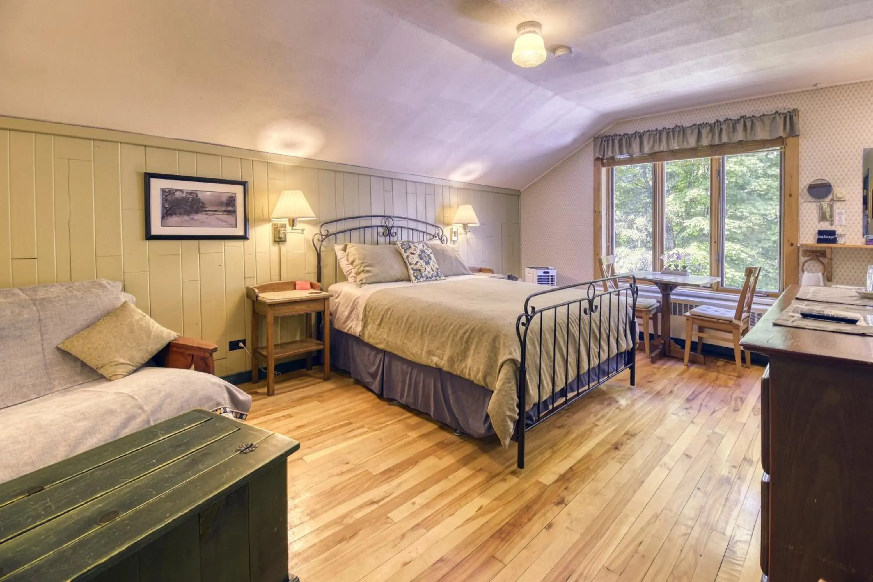 Comfort Triple Room in Auberge Le Lupin-Self Check-in Comfort Triple Room in Auberge Le Lupin-Self Check-in