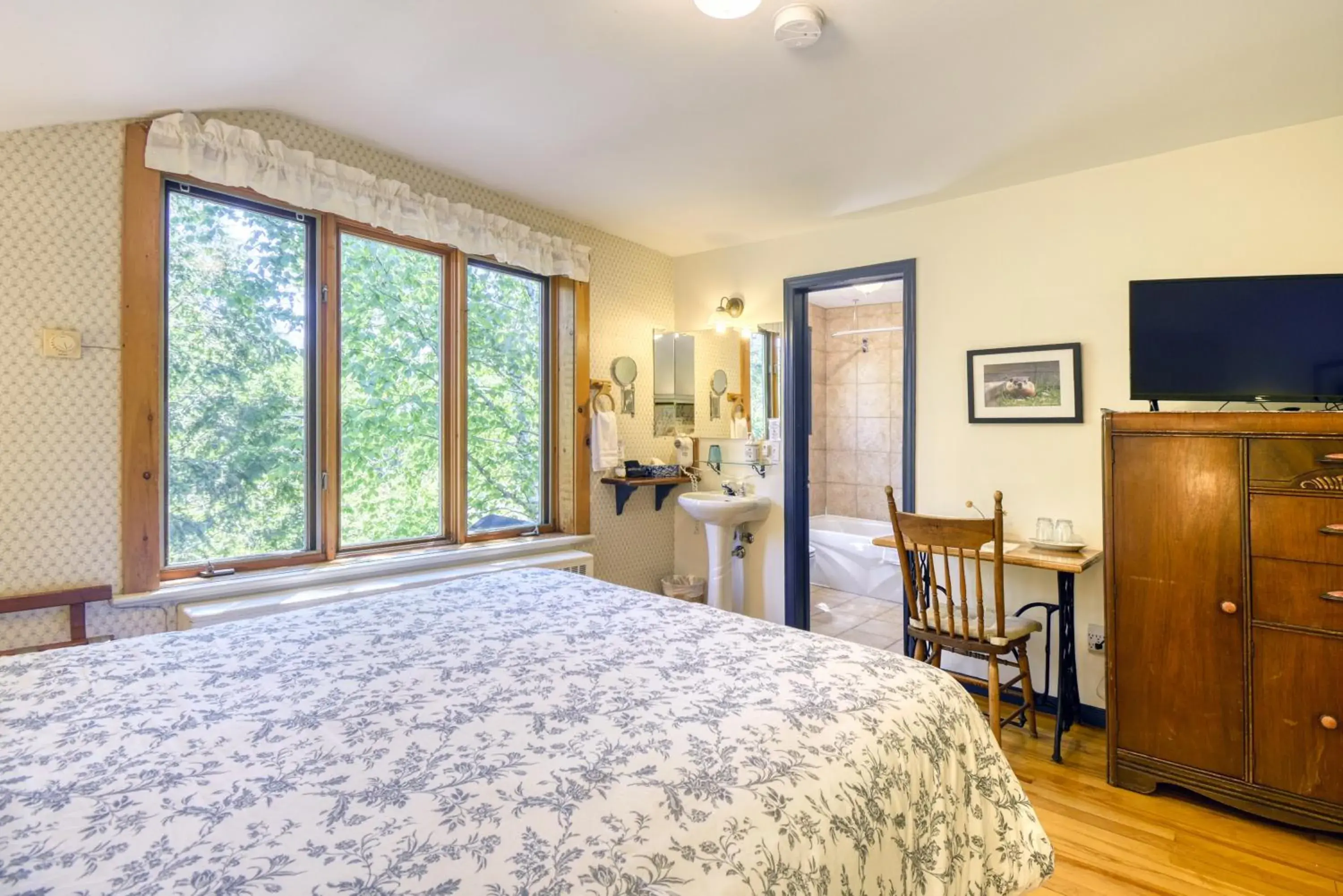 Superior Triple Room in Auberge Le Lupin-Self Check-in Superior Triple Room in Auberge Le Lupin-Self Check-in