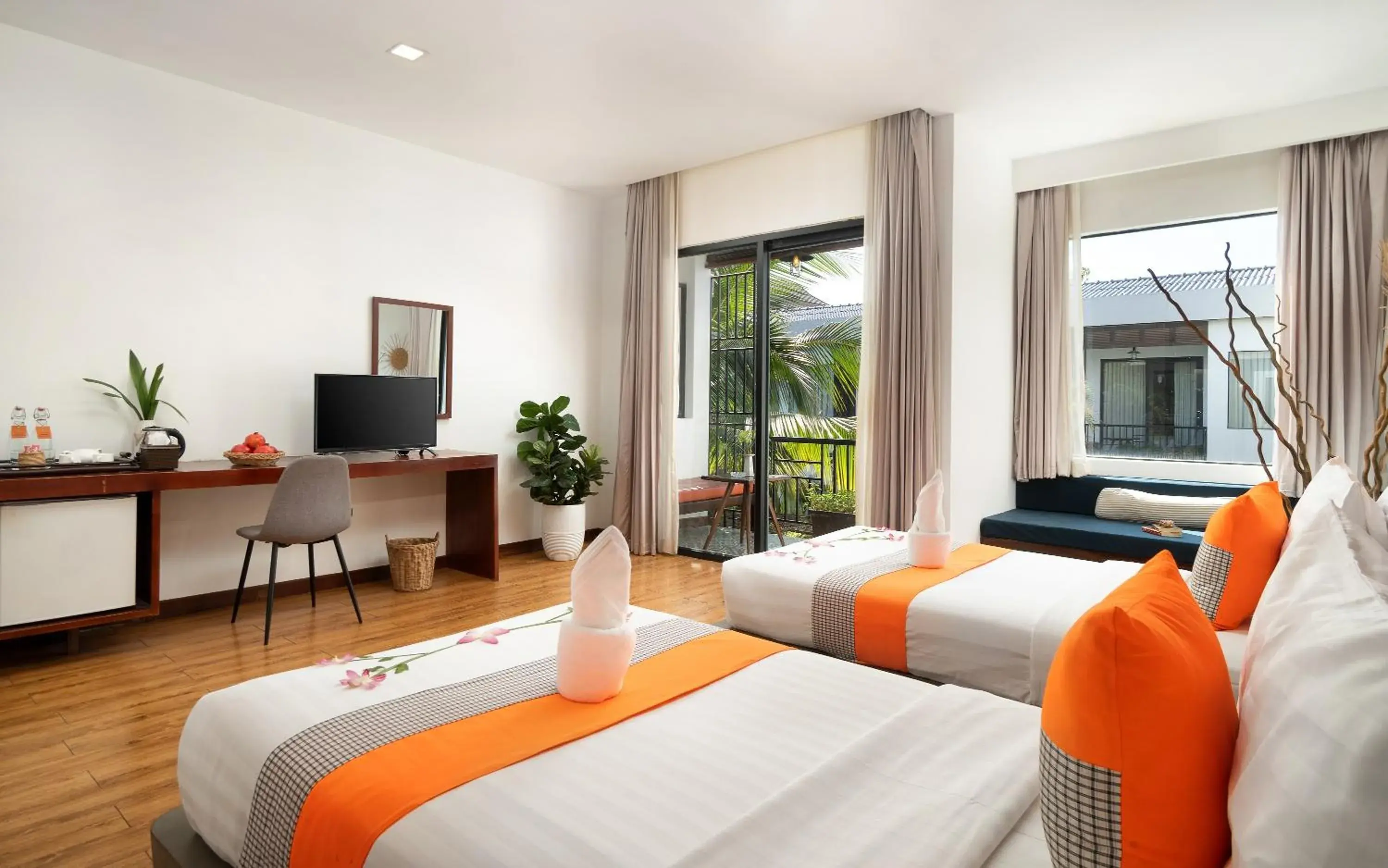 Bed in Central Corner d'Angkor Bed in Central Corner d'Angkor