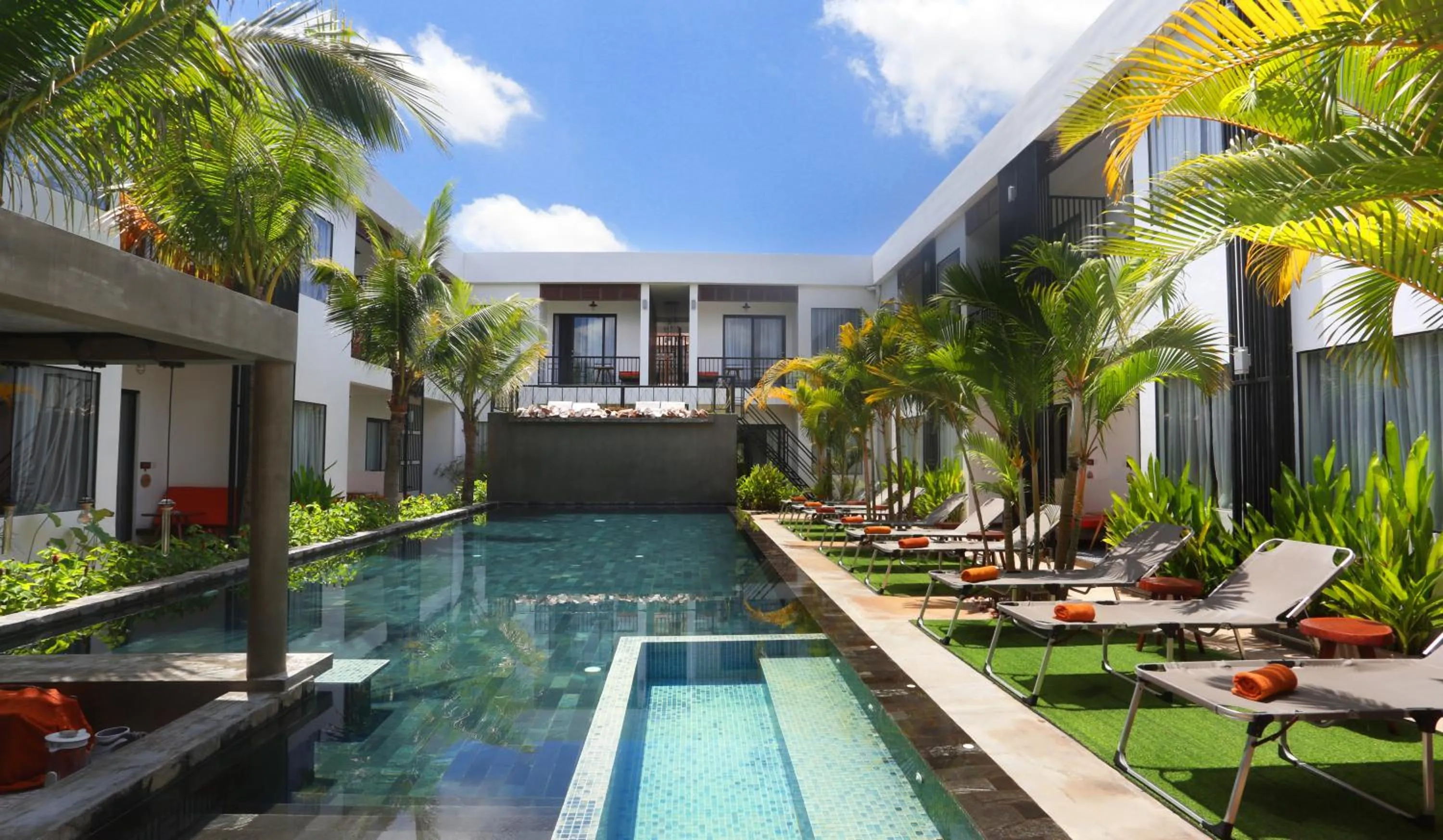 Swimming pool in Central Corner d'Angkor