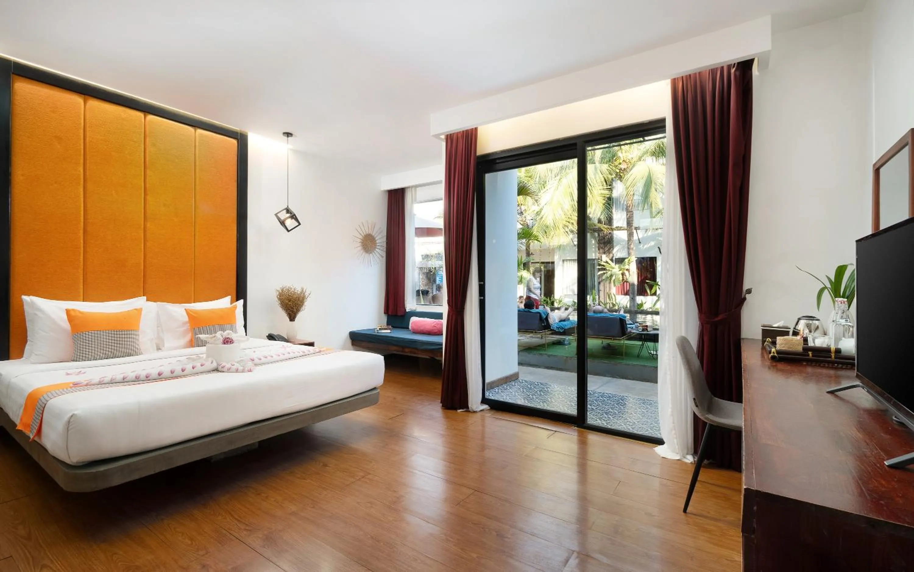 Bed in Central Corner d'Angkor