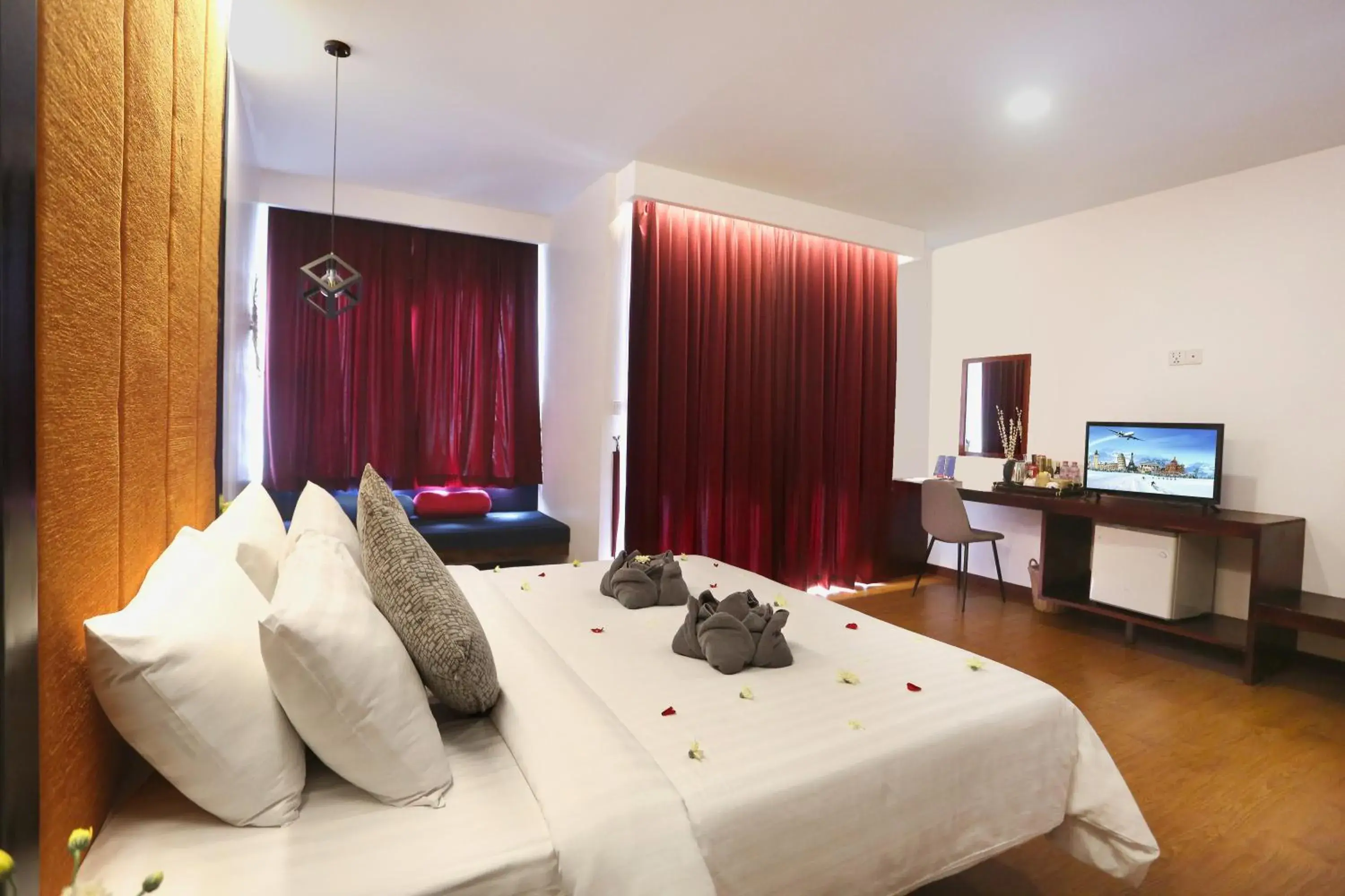 Bedroom, Bed in Central Corner d'Angkor Bedroom, Bed in Central Corner d'Angkor