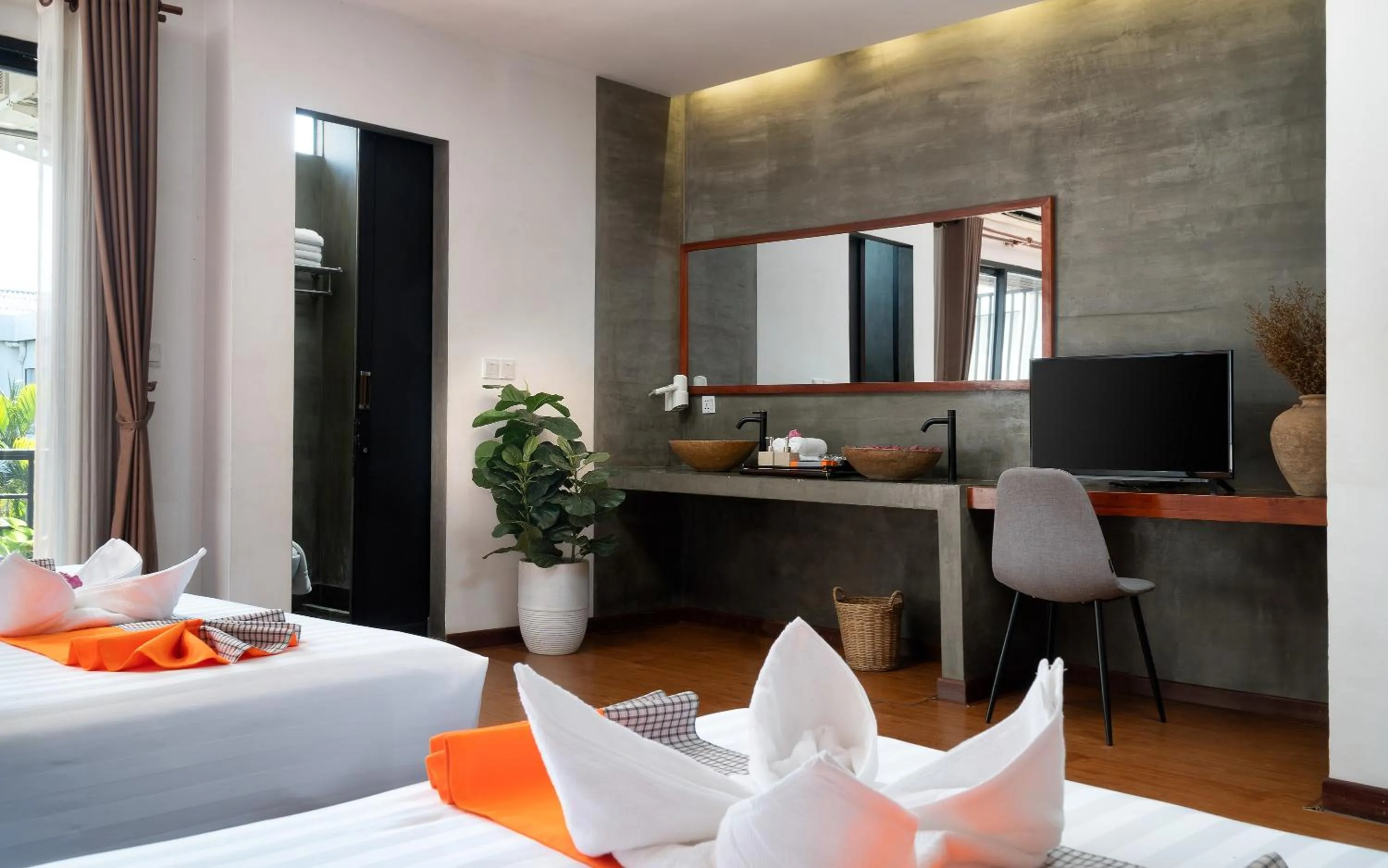 TV and multimedia, Bed in Central Corner d'Angkor