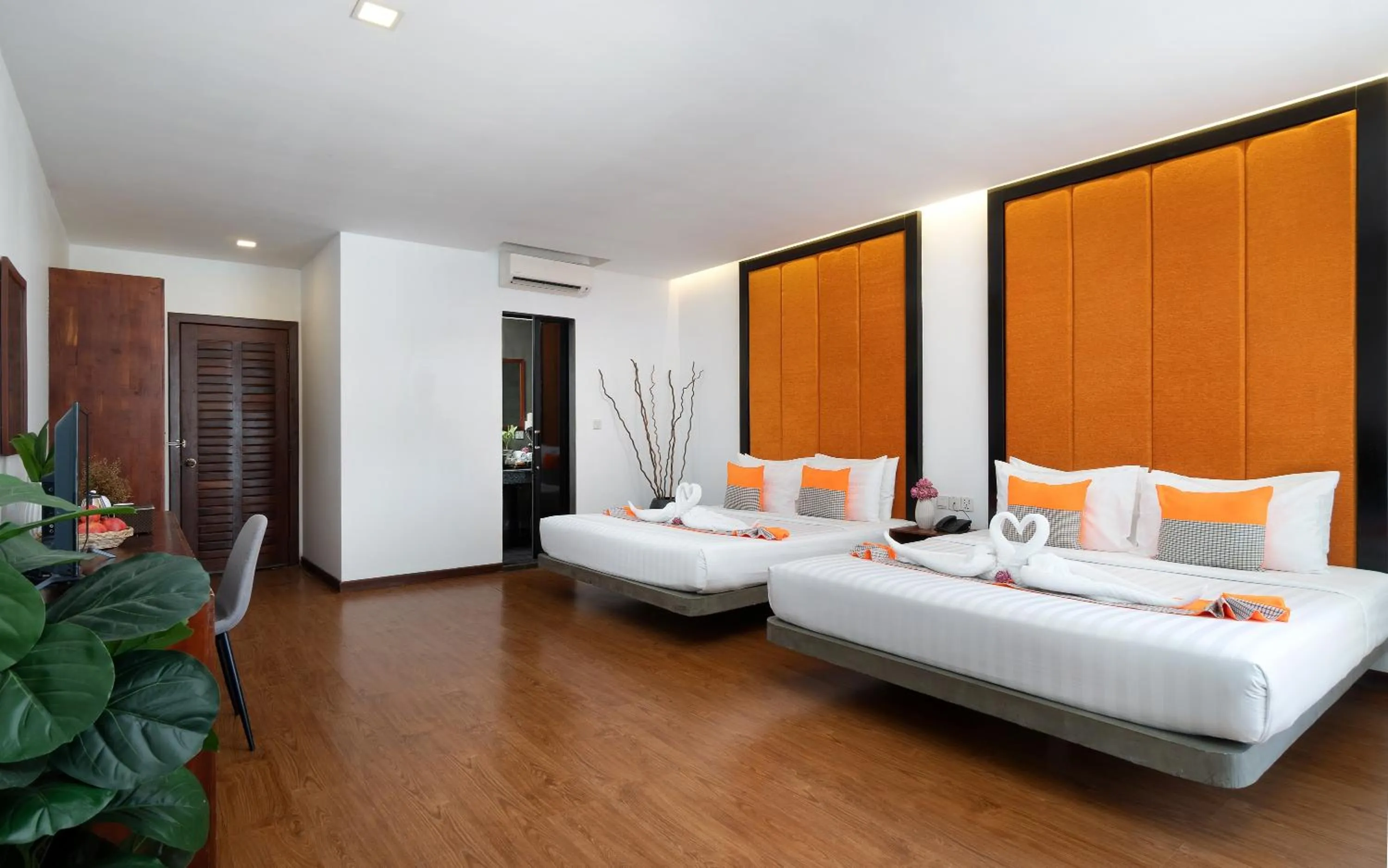 Bed in Central Corner d'Angkor