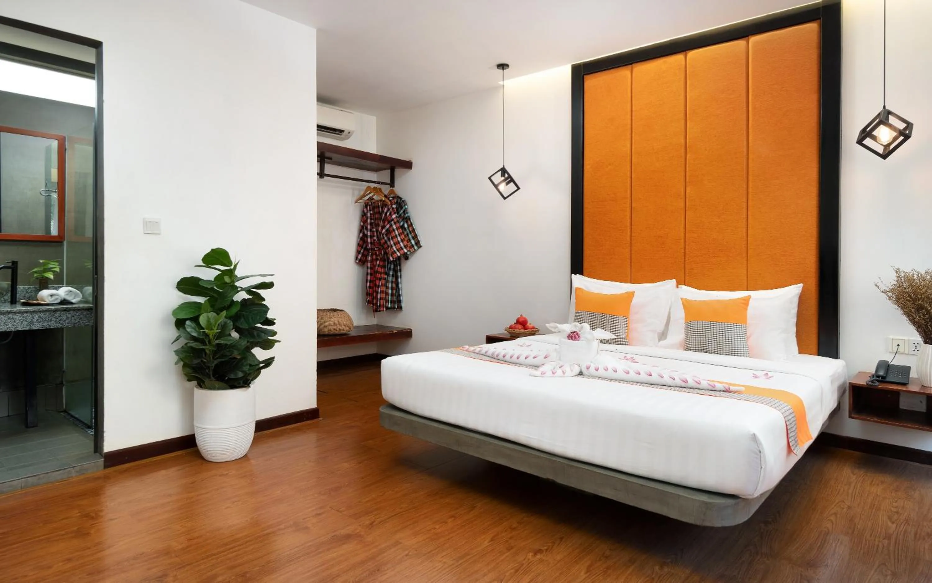 Bed in Central Corner d'Angkor