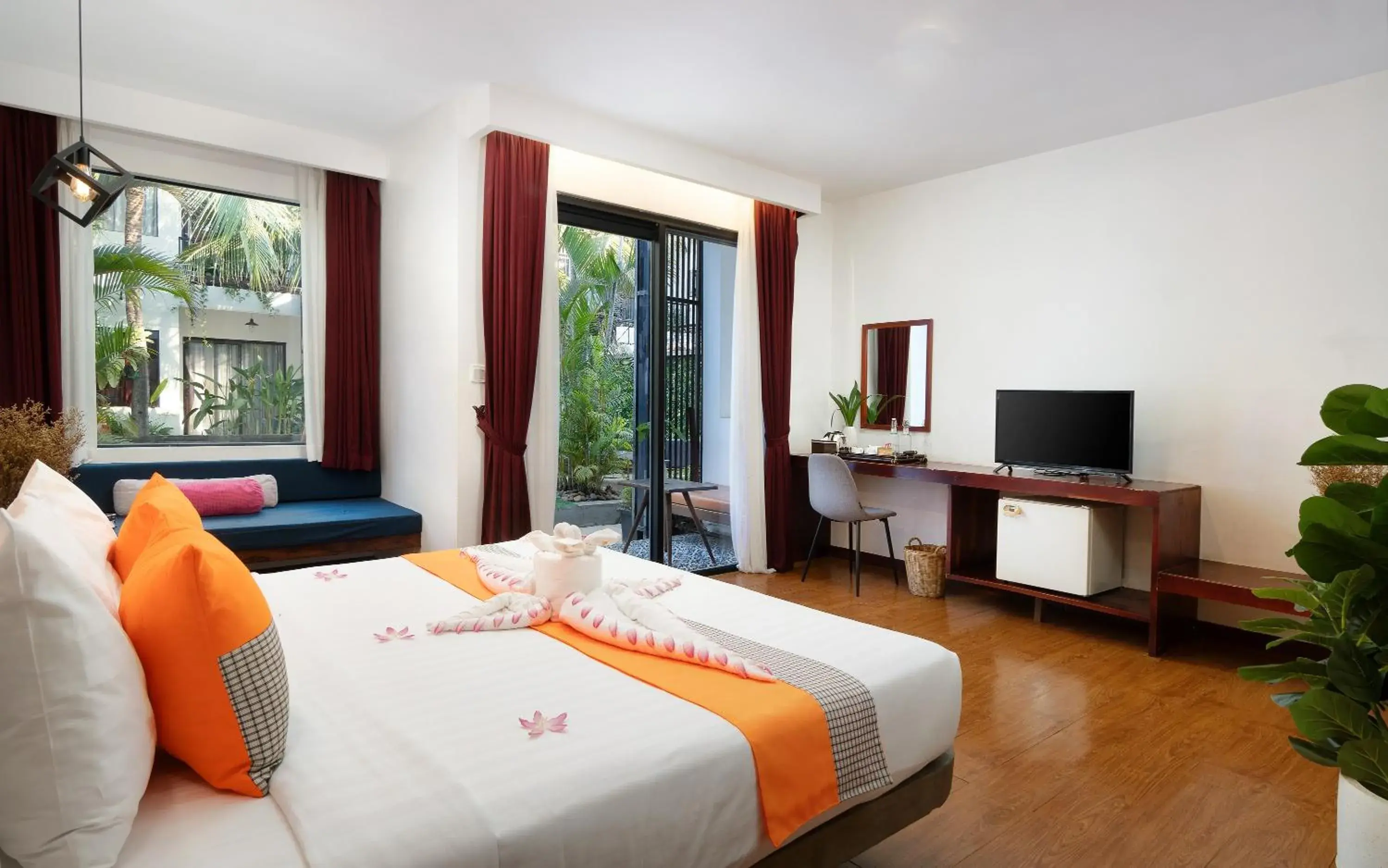 Bed in Central Corner d'Angkor Bed in Central Corner d'Angkor