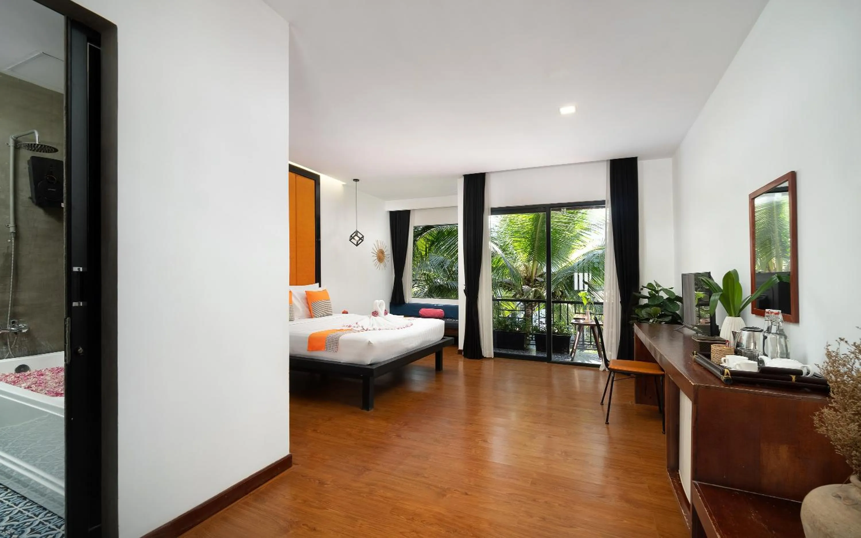 Bed in Central Corner d'Angkor