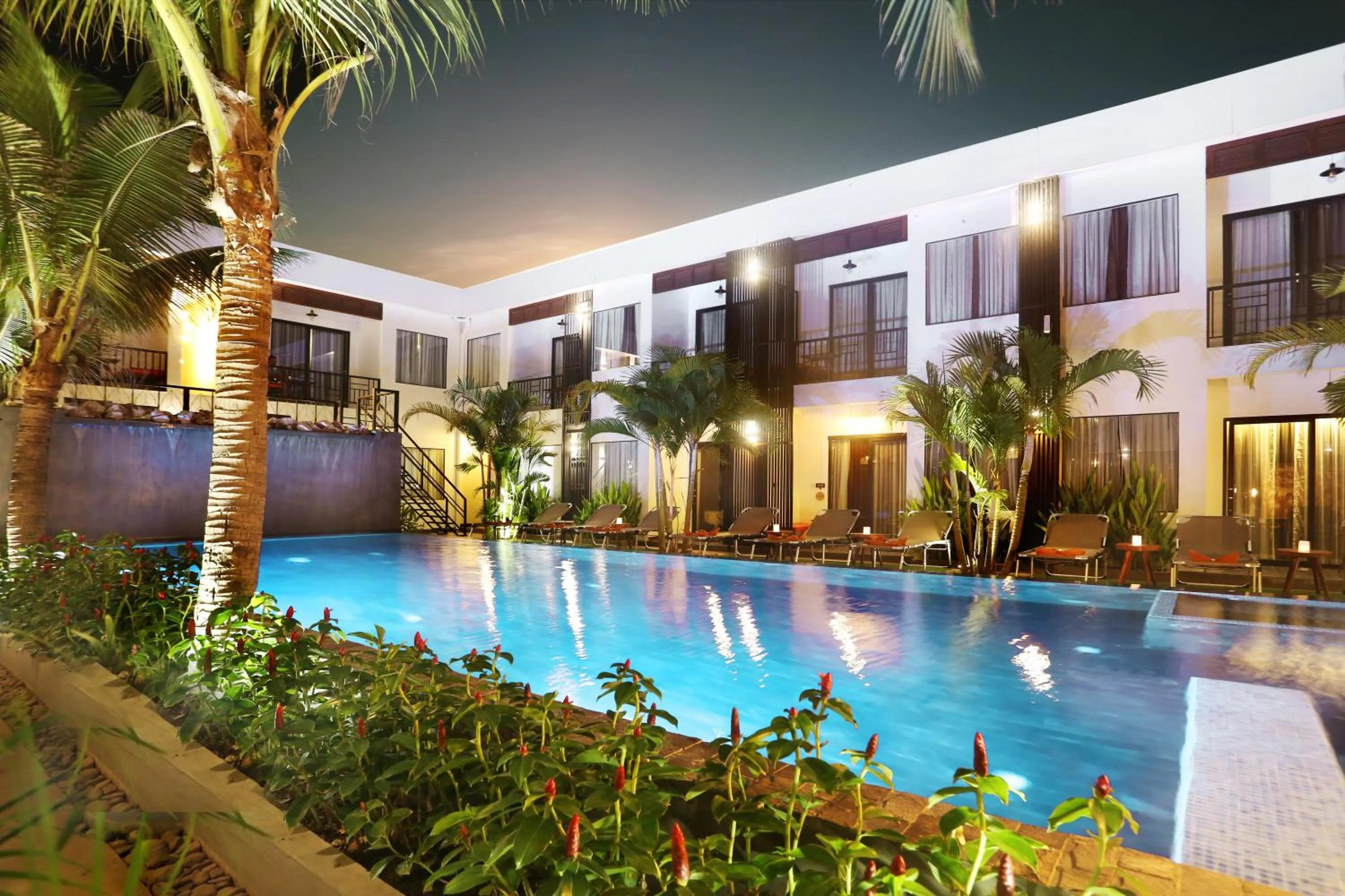 Swimming pool in Central Corner d'Angkor