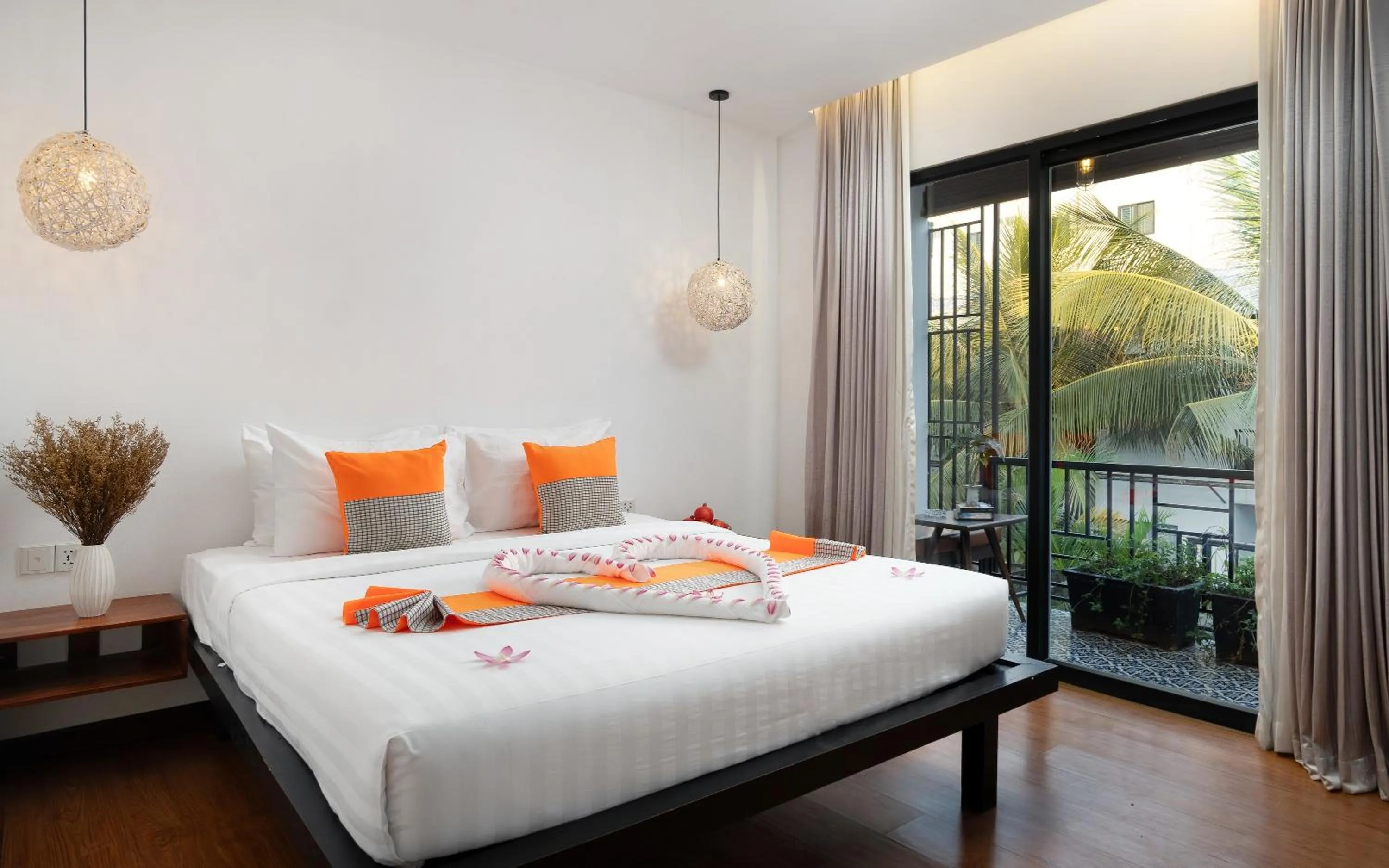 Bed in Central Corner d'Angkor