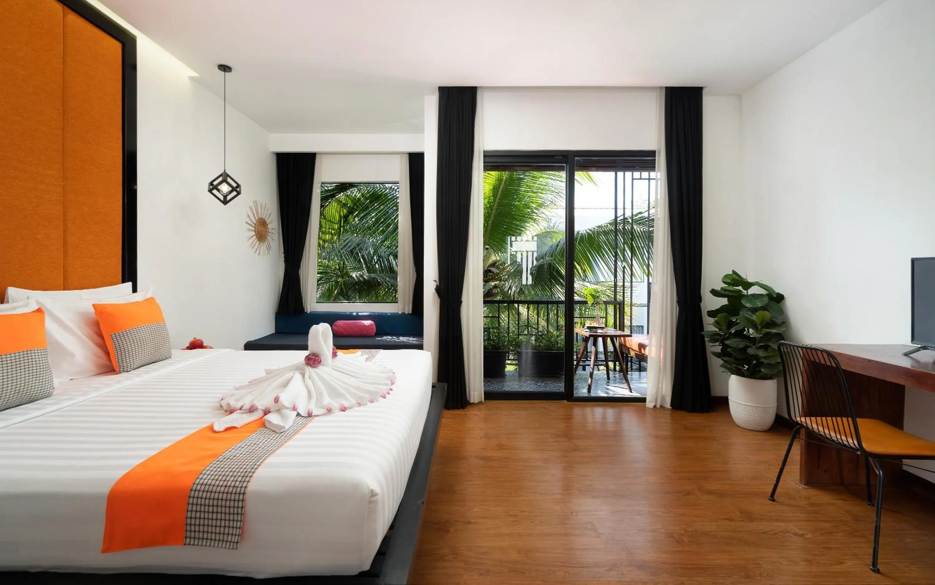 Bed in Central Corner d'Angkor